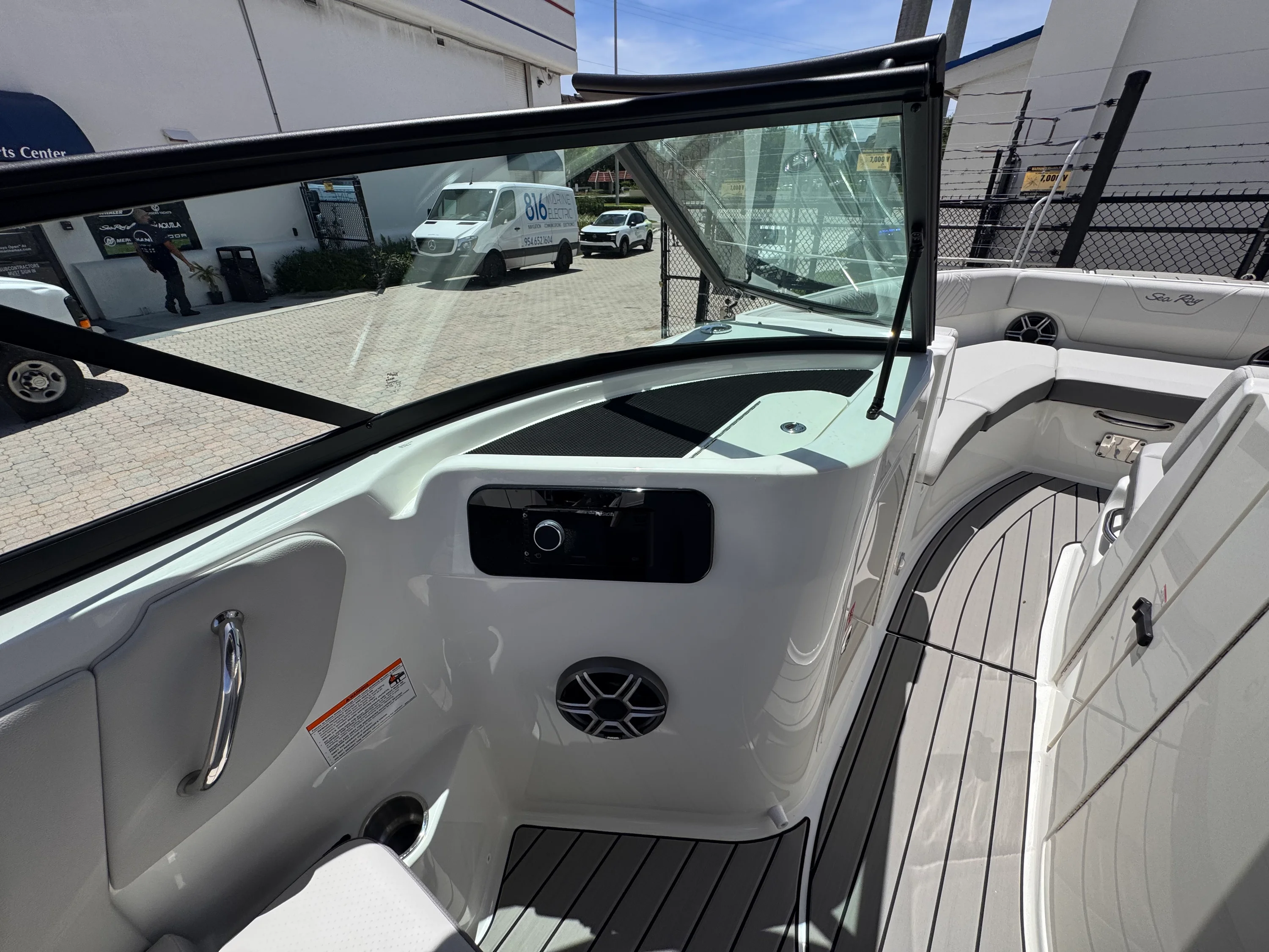 2026 Sea Ray SDX 230 Outboard Image Thumbnail #15