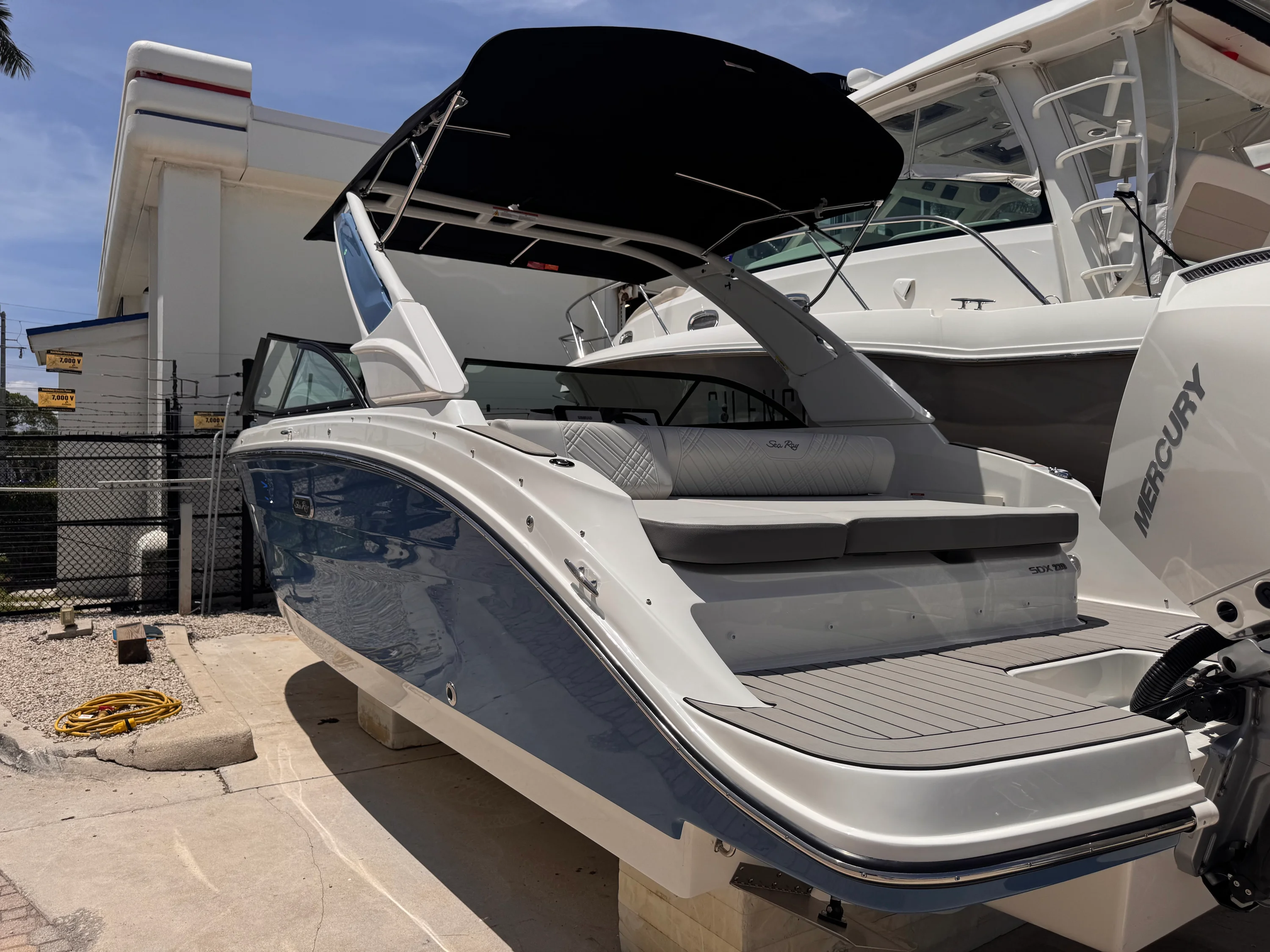 2026 Sea Ray SDX 230 Outboard Image Thumbnail #2