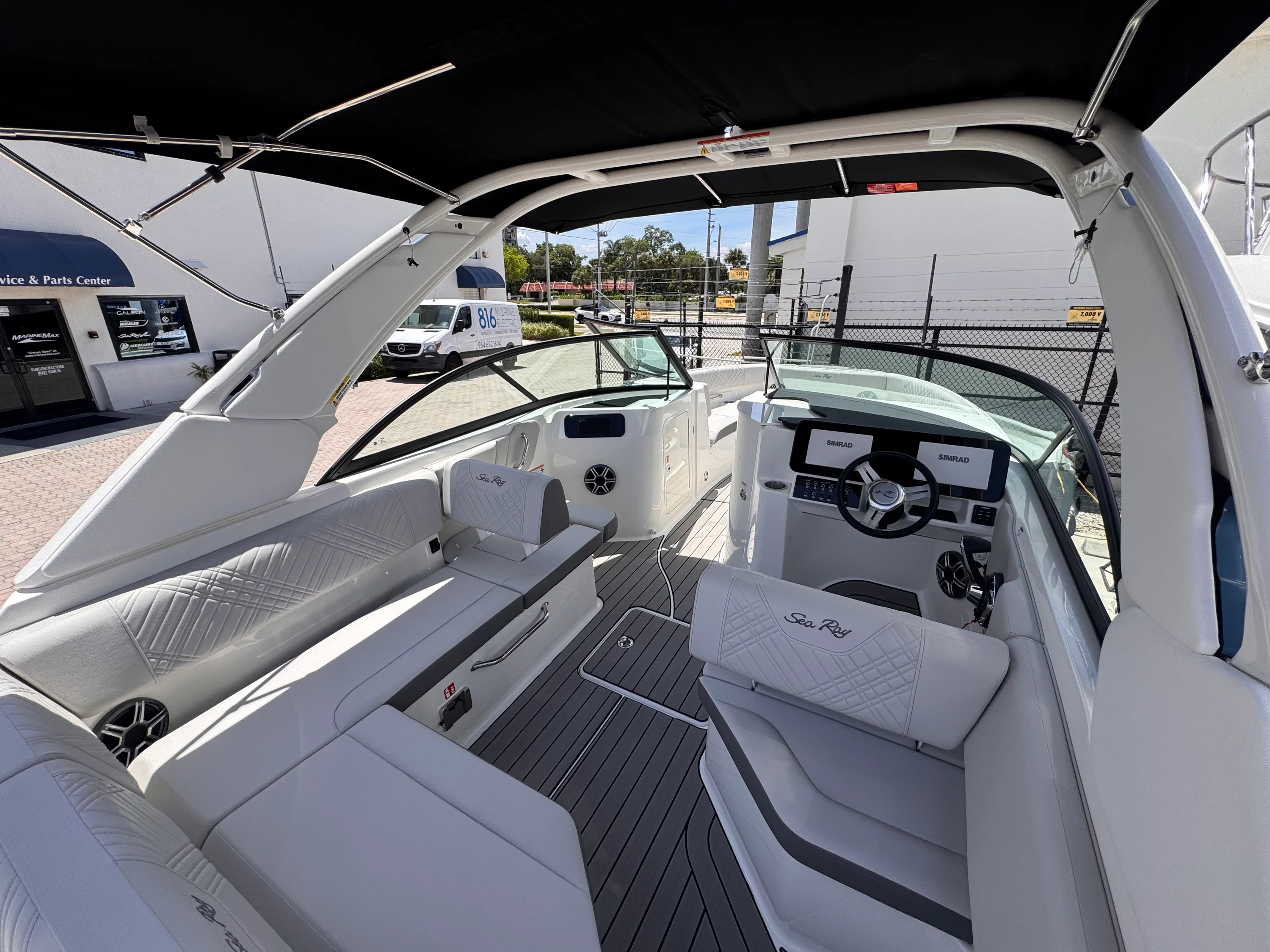 2026 Sea Ray SDX 230 Outboard Image Thumbnail #9