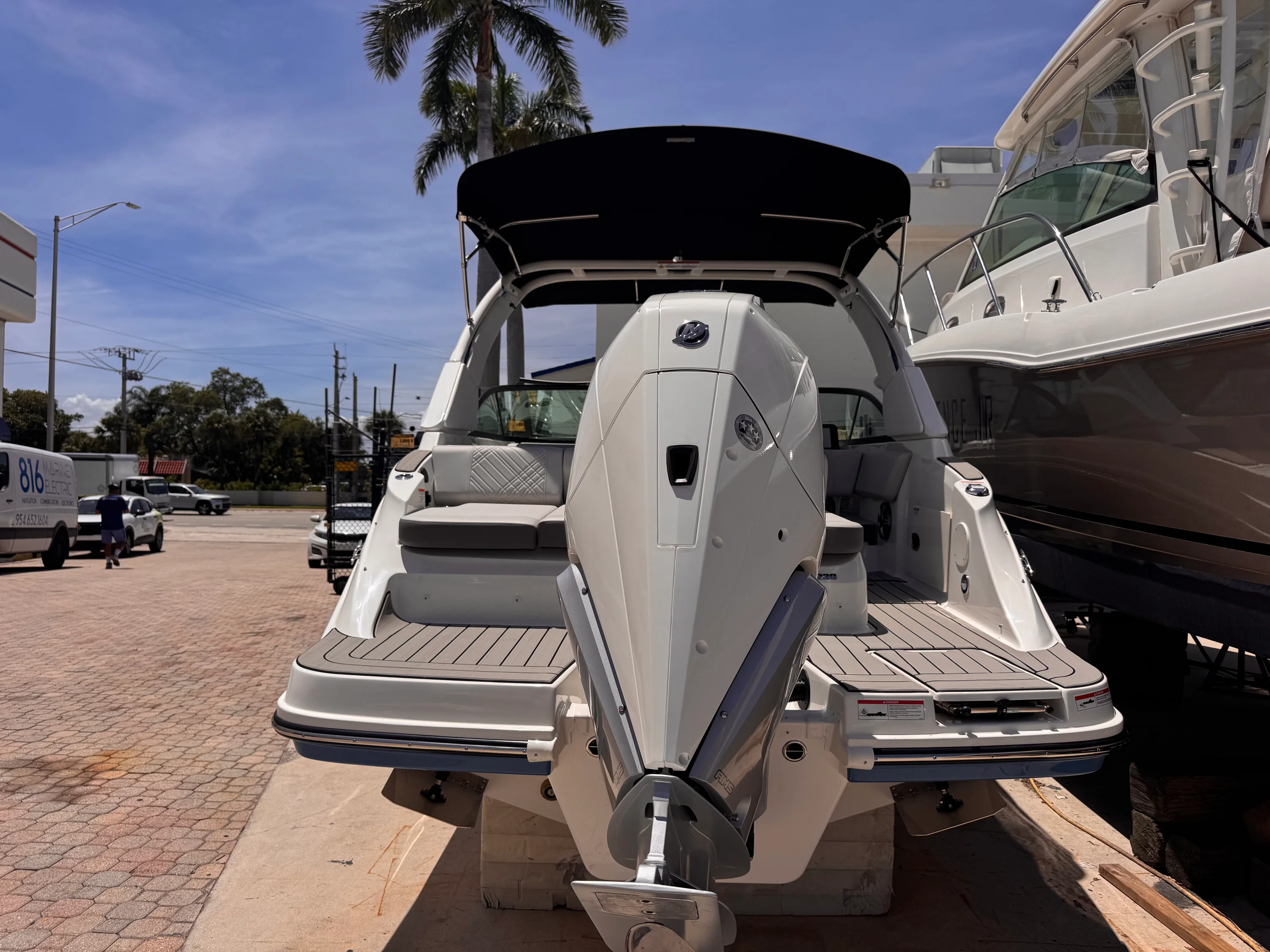 2026 Sea Ray SDX 230 Outboard Image Thumbnail #3