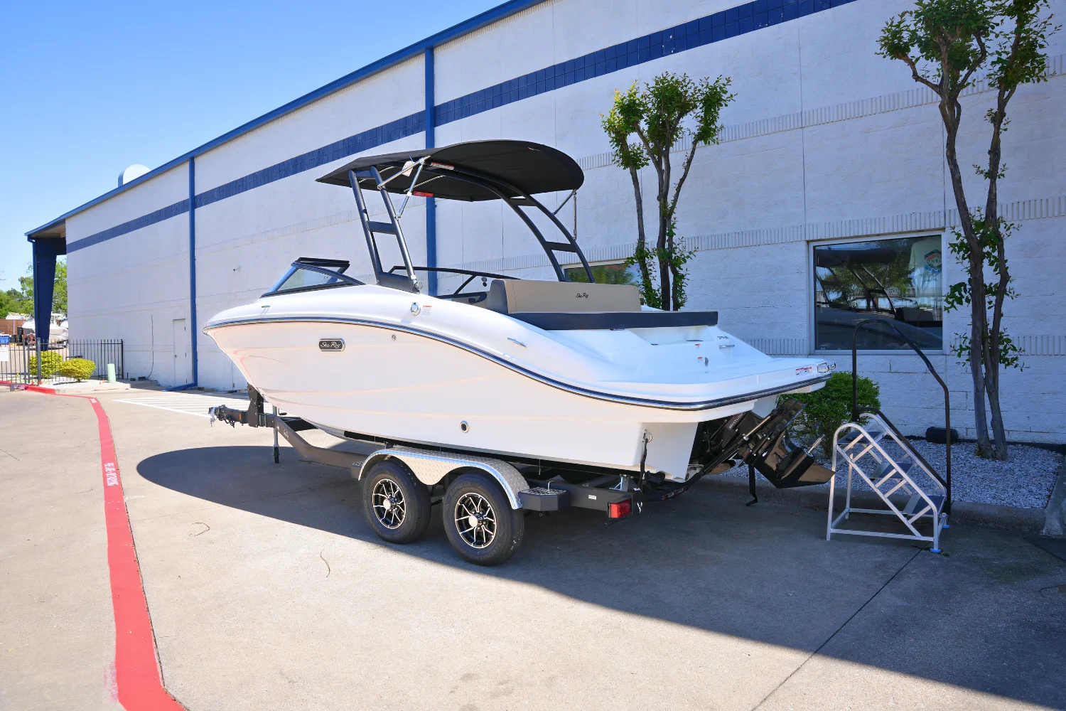 2026 Sea Ray SPX 210 Image Thumbnail #3