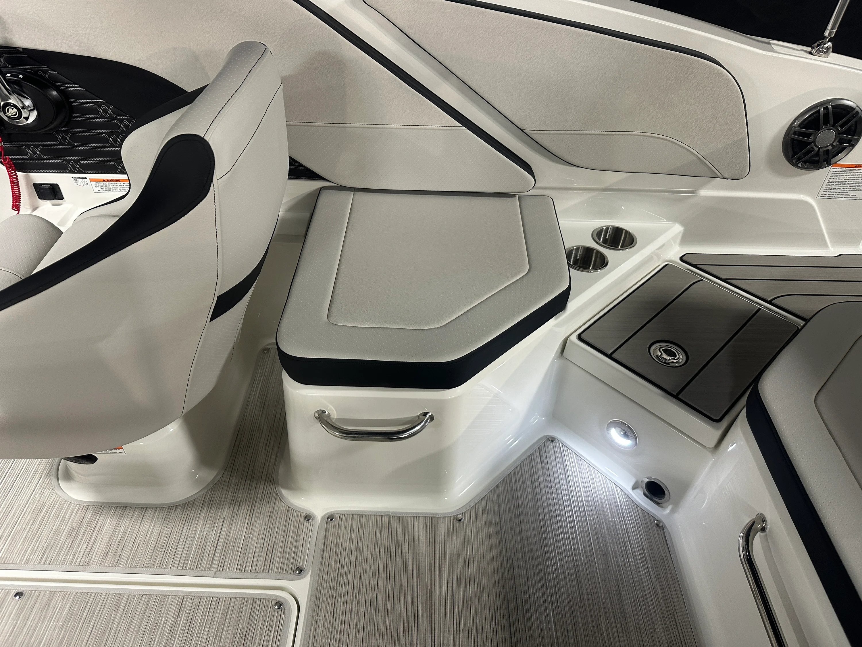 2026 Sea Ray SPX 210 Image Thumbnail #21