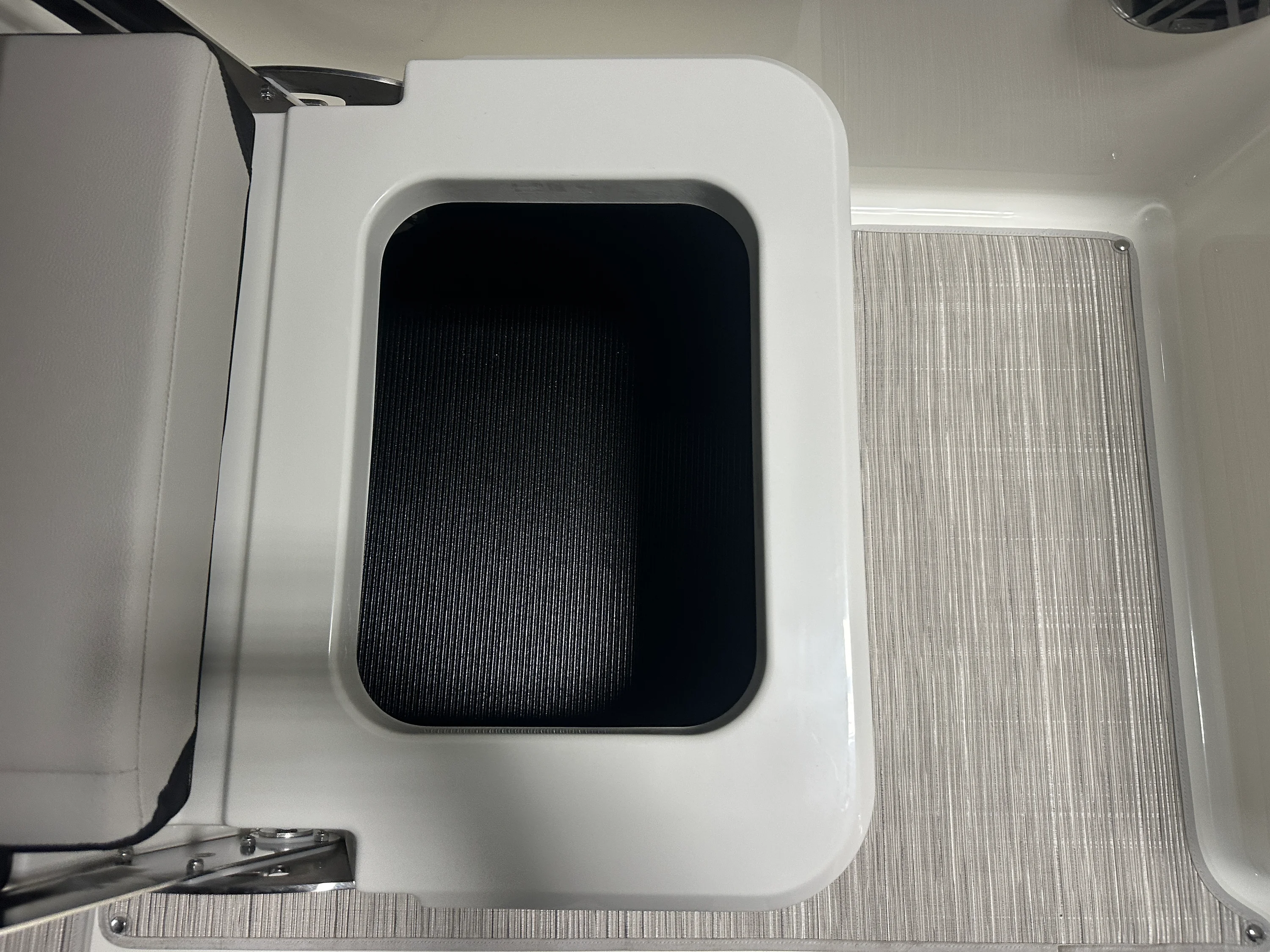 2026 Sea Ray SPX 210 Image Thumbnail #36