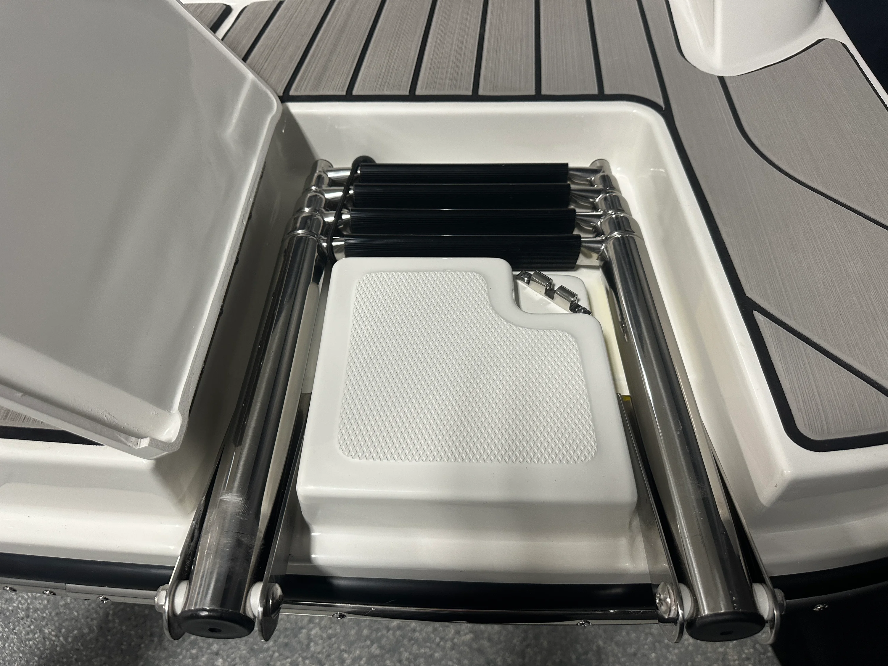 2026 Sea Ray SPX 210 Image Thumbnail #12