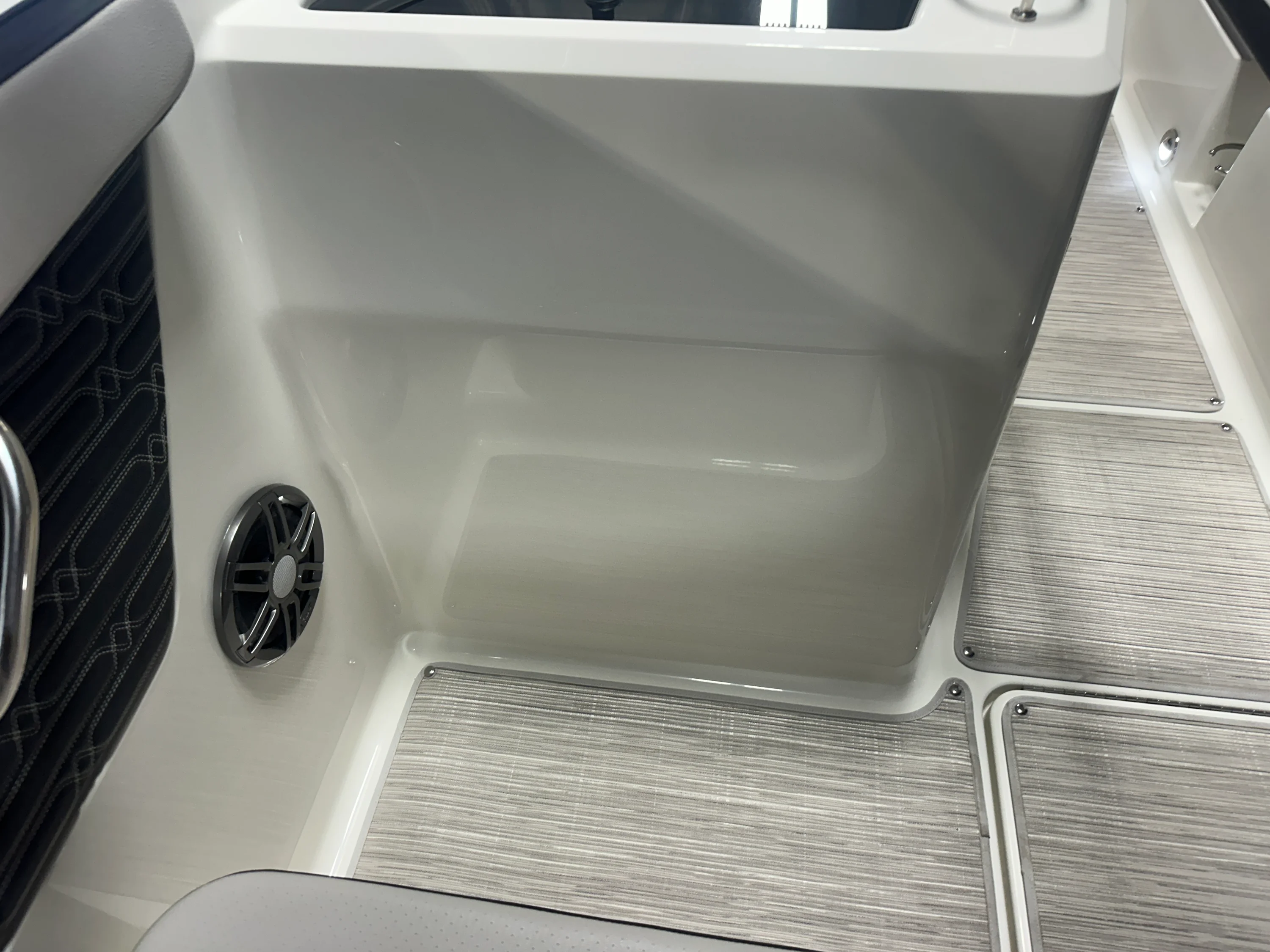 2026 Sea Ray SPX 210 Image Thumbnail #38