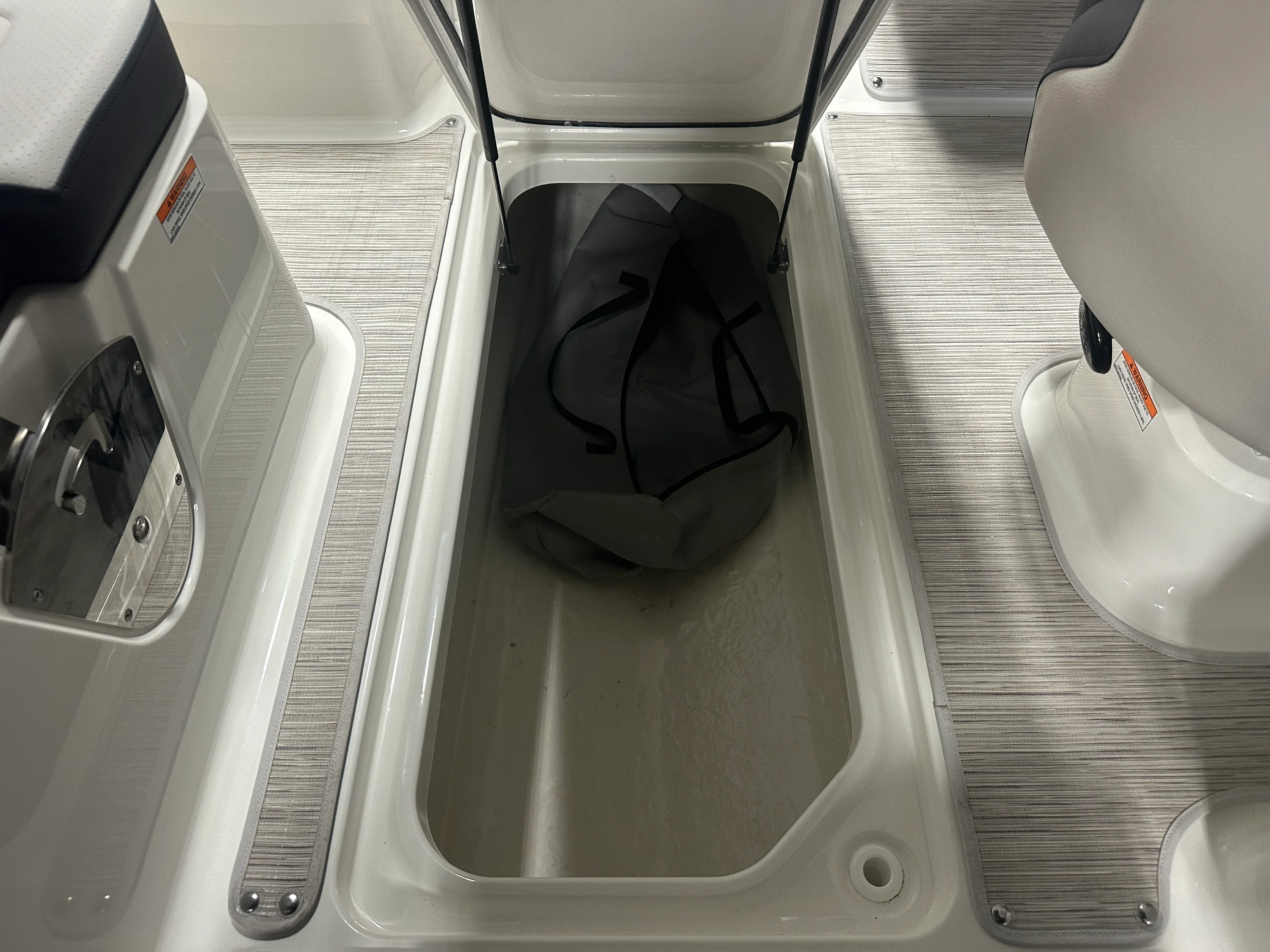 2026 Sea Ray SPX 210 Image Thumbnail #40