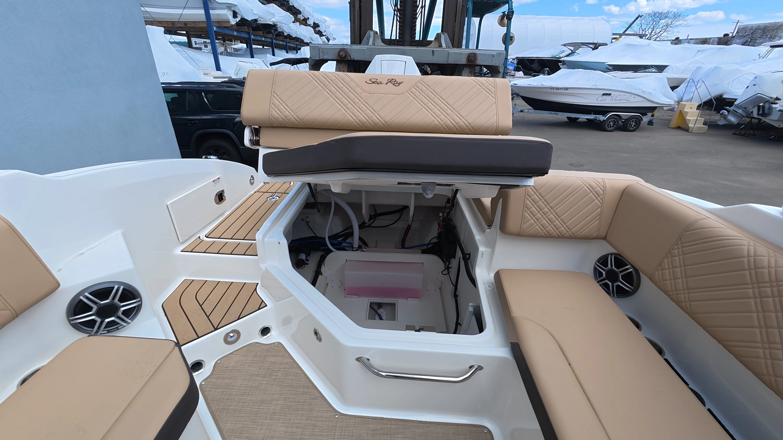 2026 Sea Ray SDX 270 Outboard Image Thumbnail #18