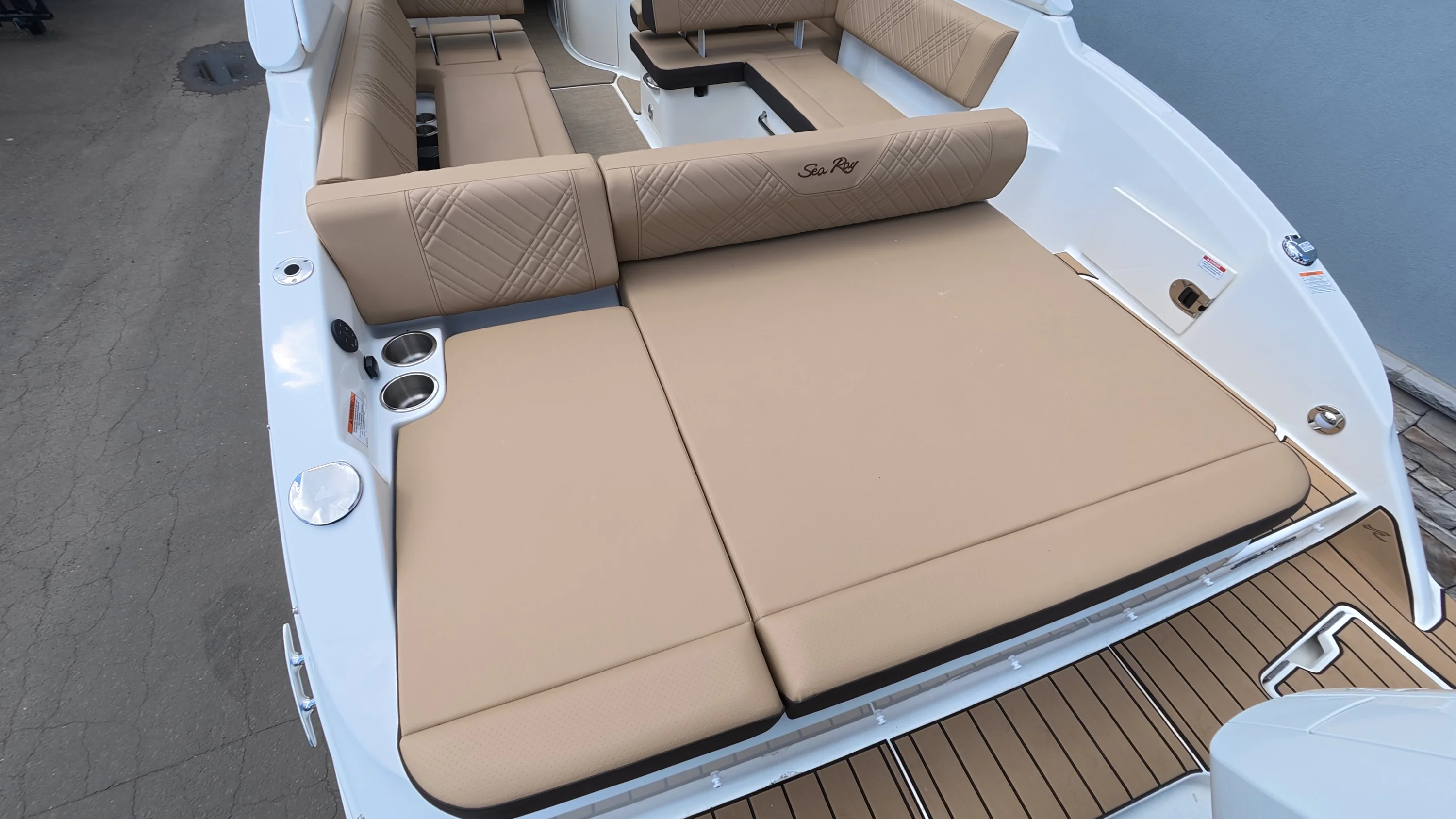 2026 Sea Ray SDX 270 Outboard Image Thumbnail #10