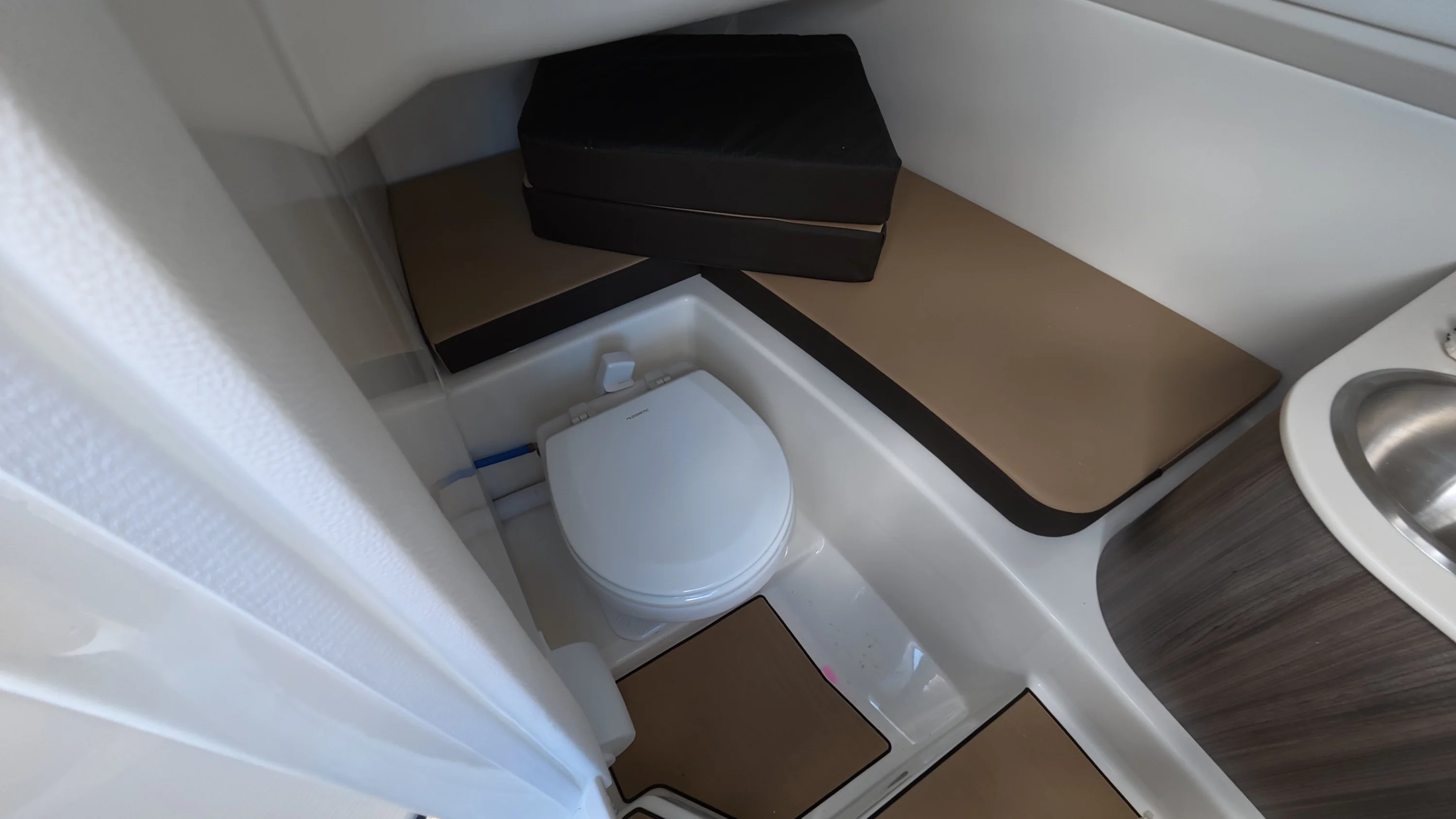 2026 Sea Ray SDX 270 Outboard Image Thumbnail #37