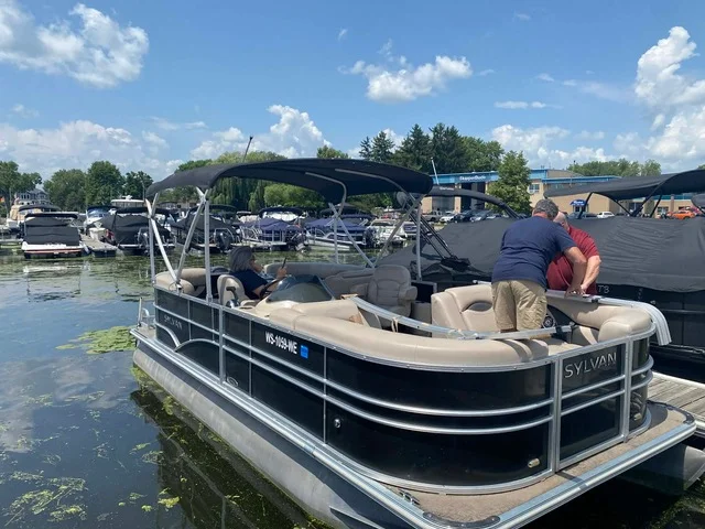 2016 Sylvan MIRAGE 8520 LZ Image Thumbnail #2