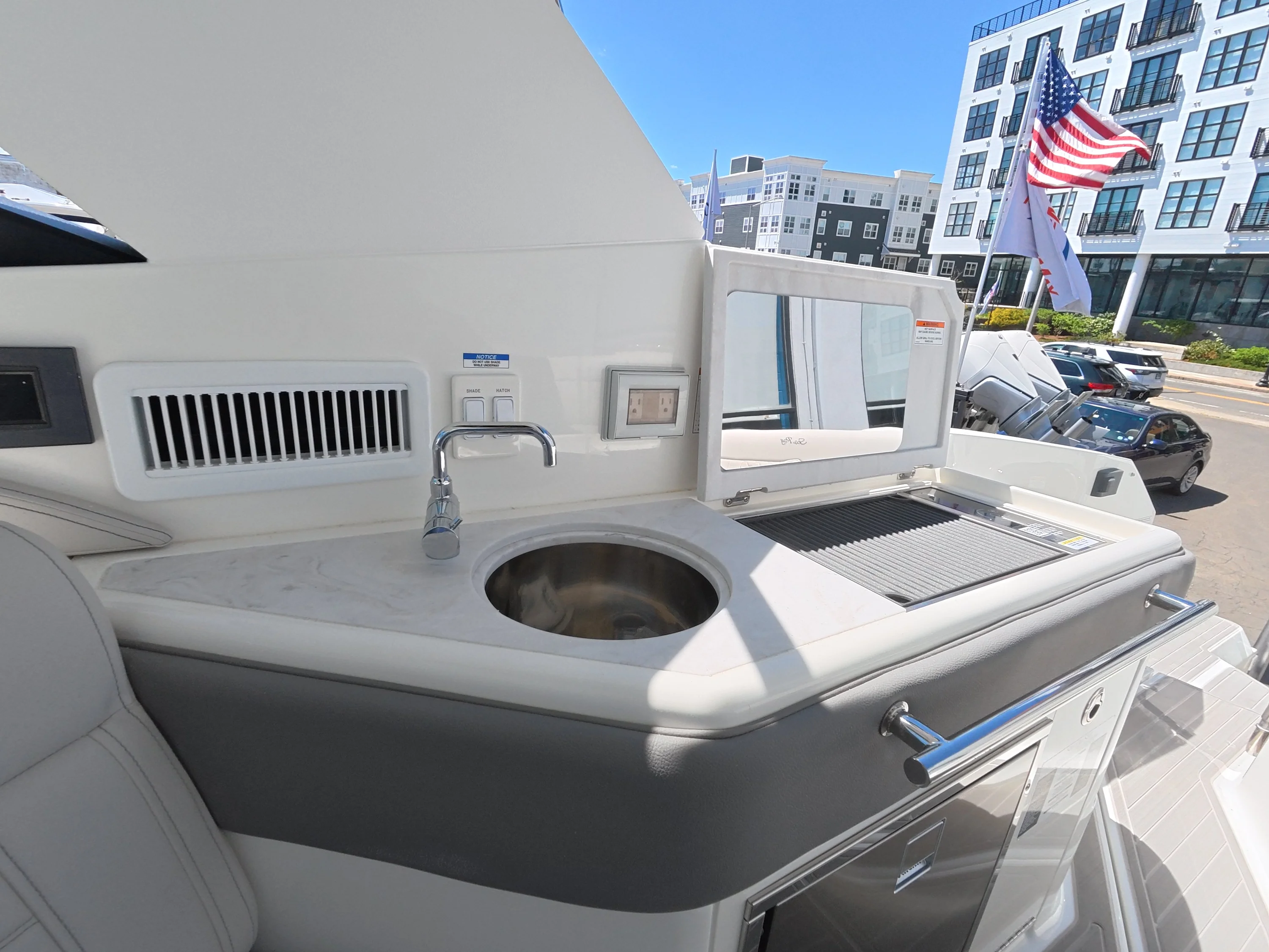 2026 Sea Ray Sundancer 320 Outboard Image Thumbnail #11