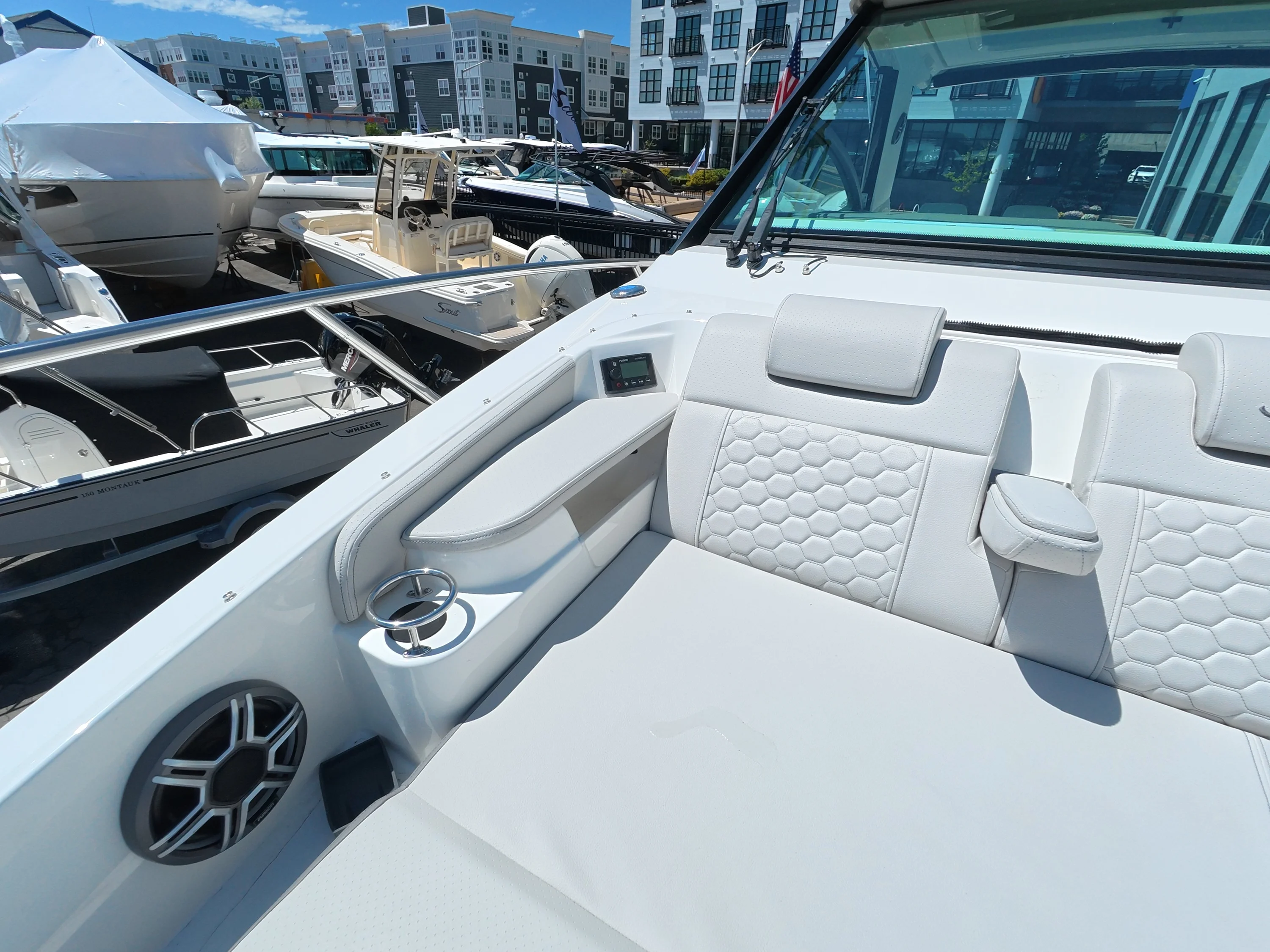 2026 Sea Ray Sundancer 320 Outboard Image Thumbnail #34