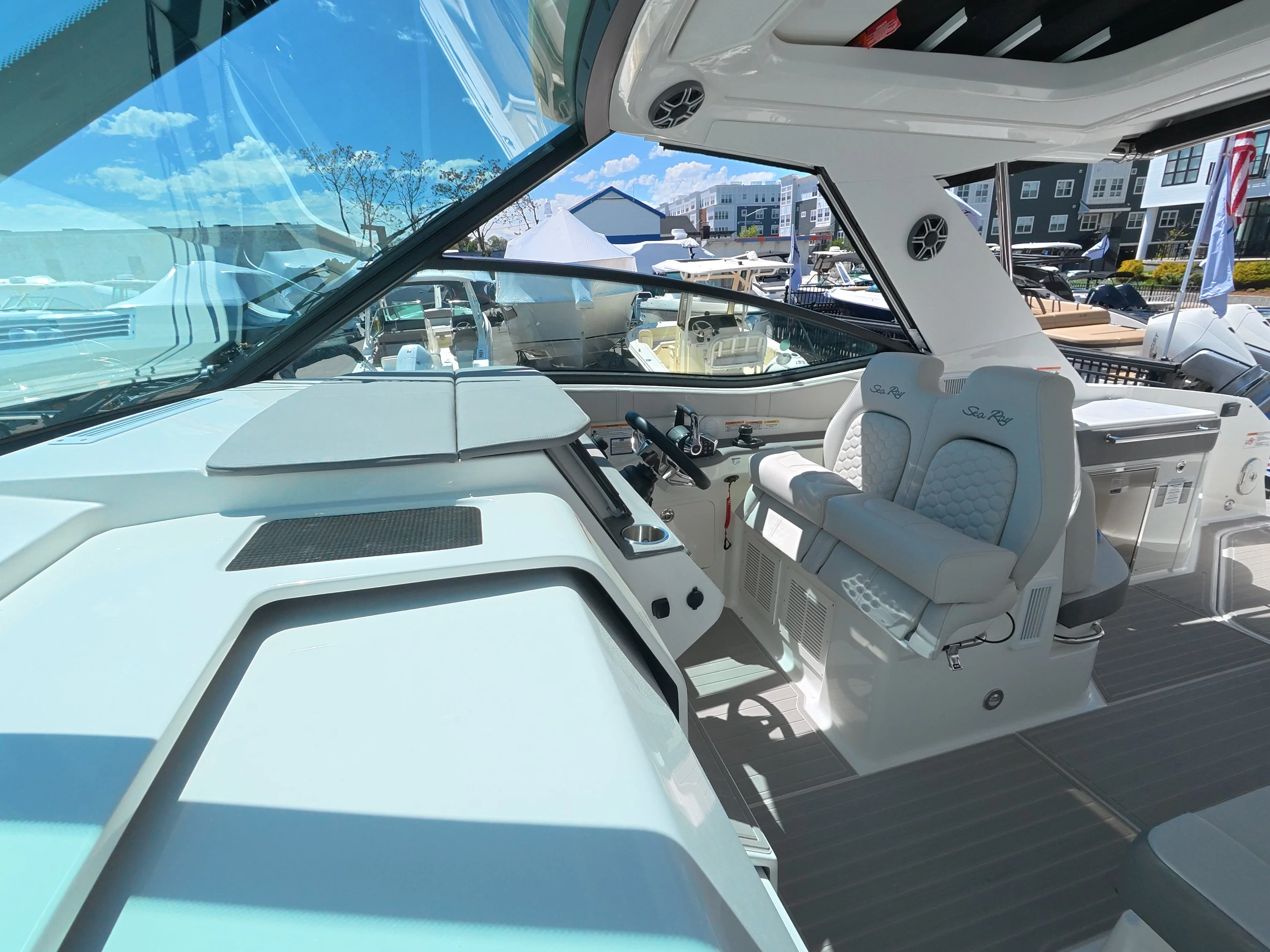 2026 Sea Ray Sundancer 320 Outboard Image Thumbnail #17