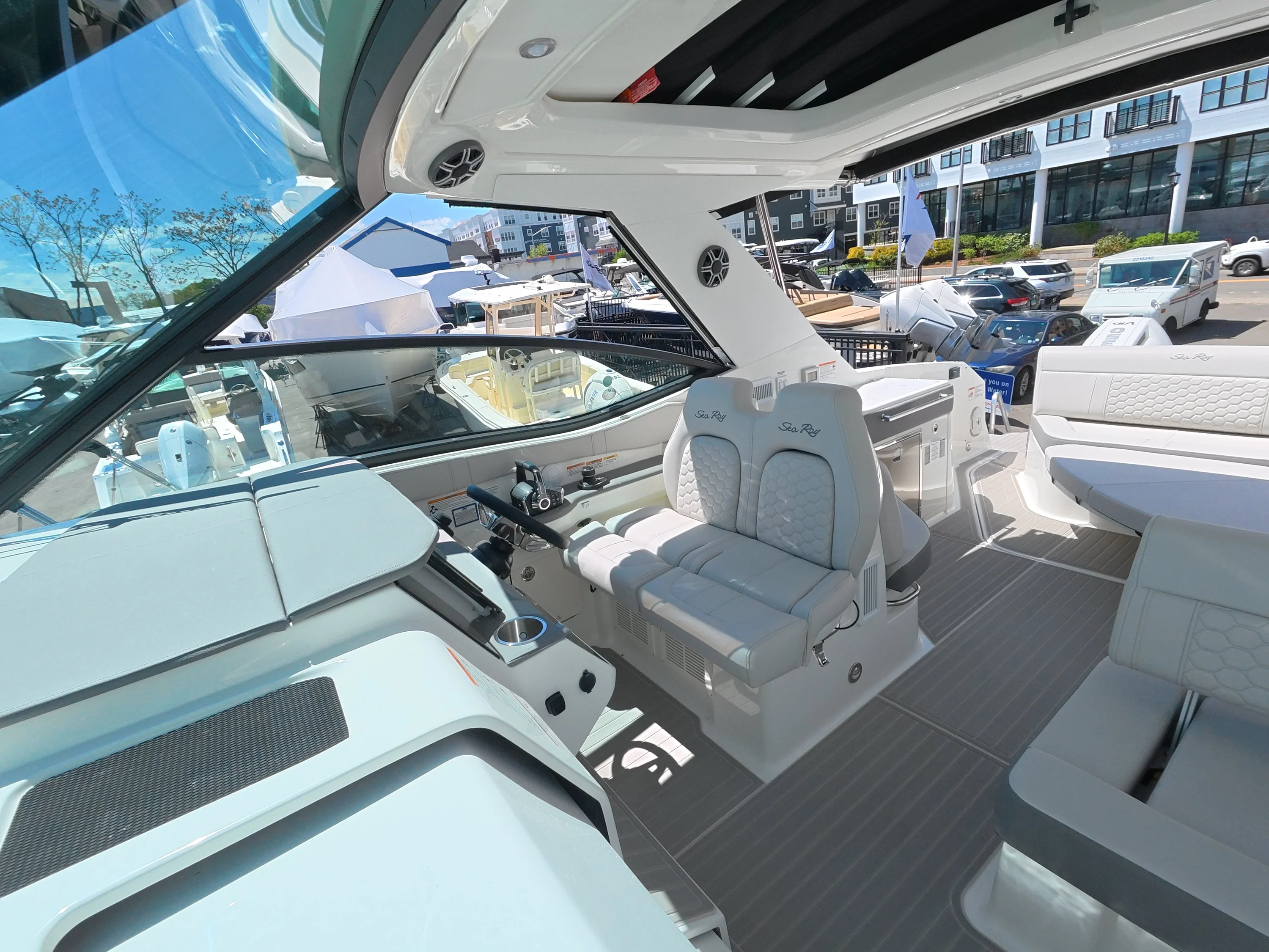 2026 Sea Ray Sundancer 320 Outboard Image Thumbnail #22