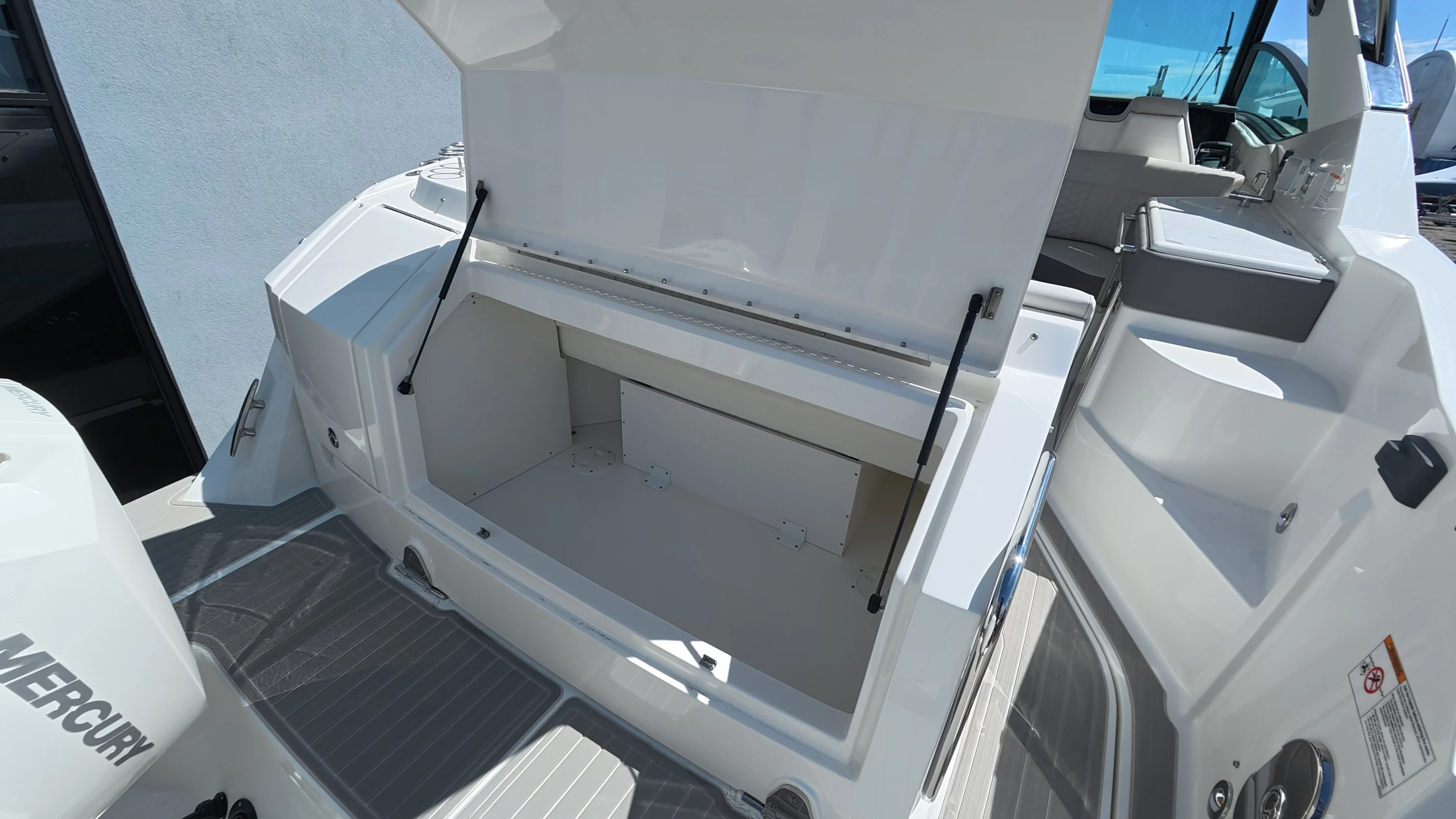 2026 Sea Ray Sundancer 320 Outboard Image Thumbnail #6