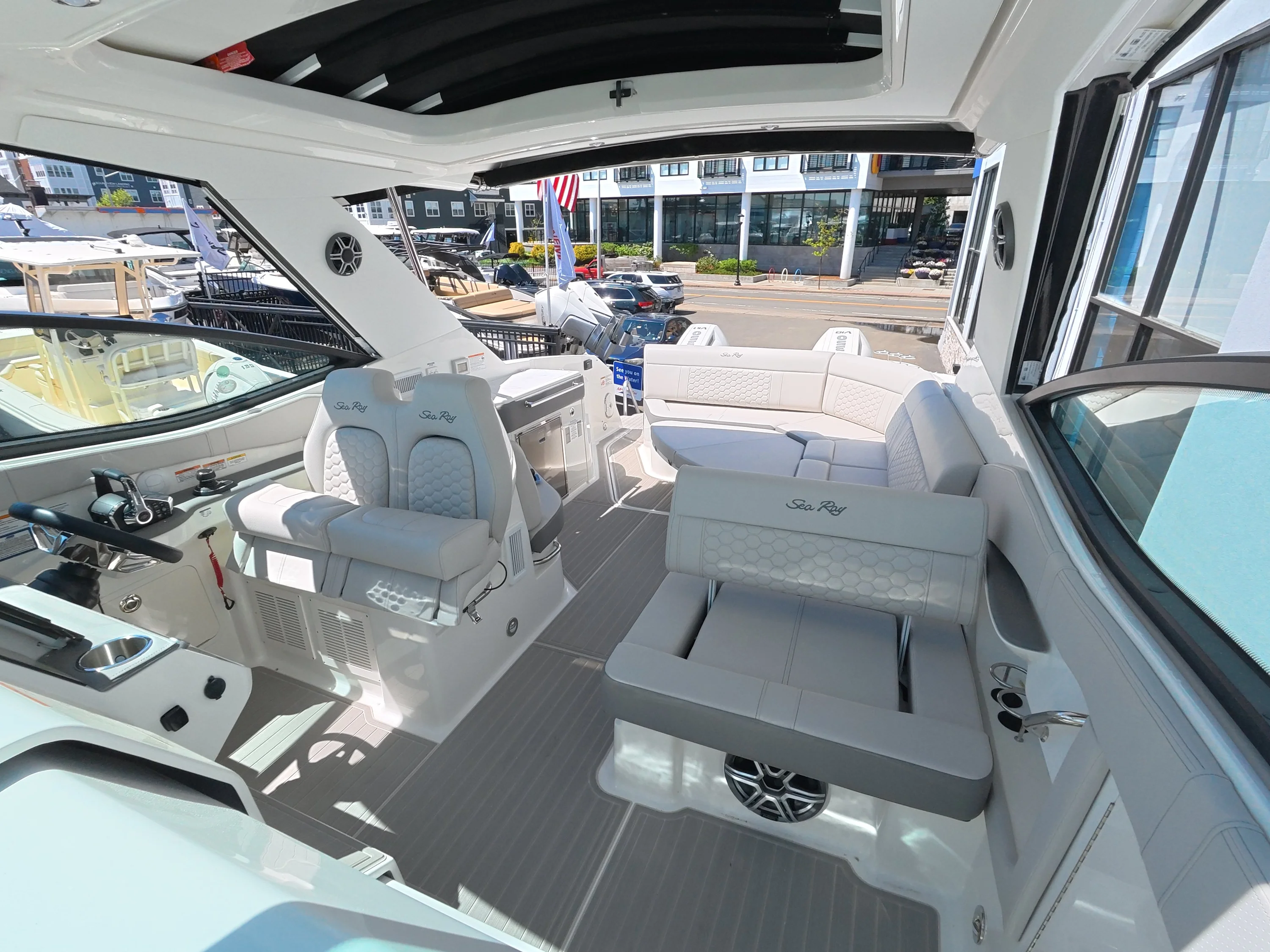 2026 Sea Ray Sundancer 320 Outboard Image Thumbnail #16