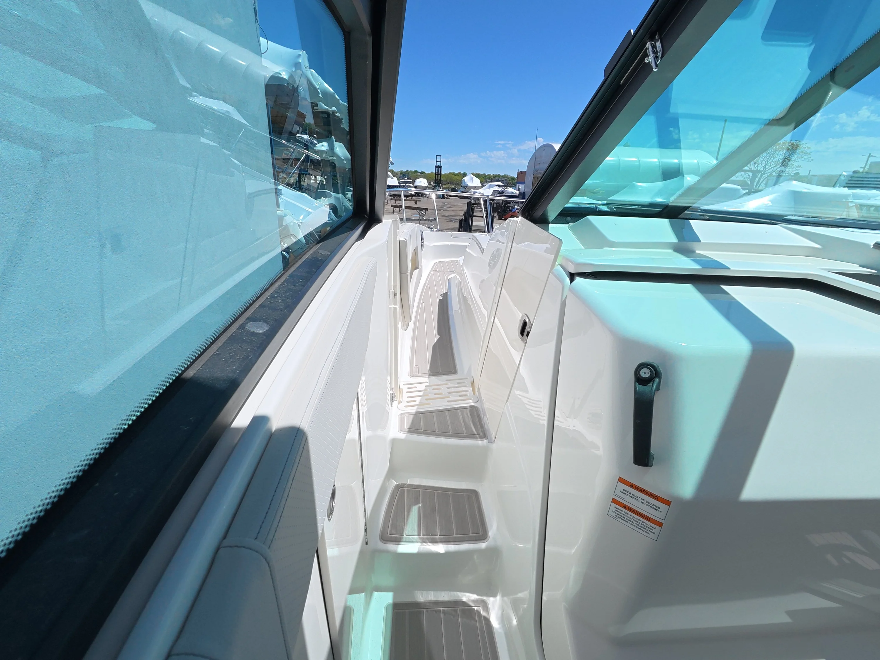 2026 Sea Ray Sundancer 320 Outboard Image Thumbnail #32