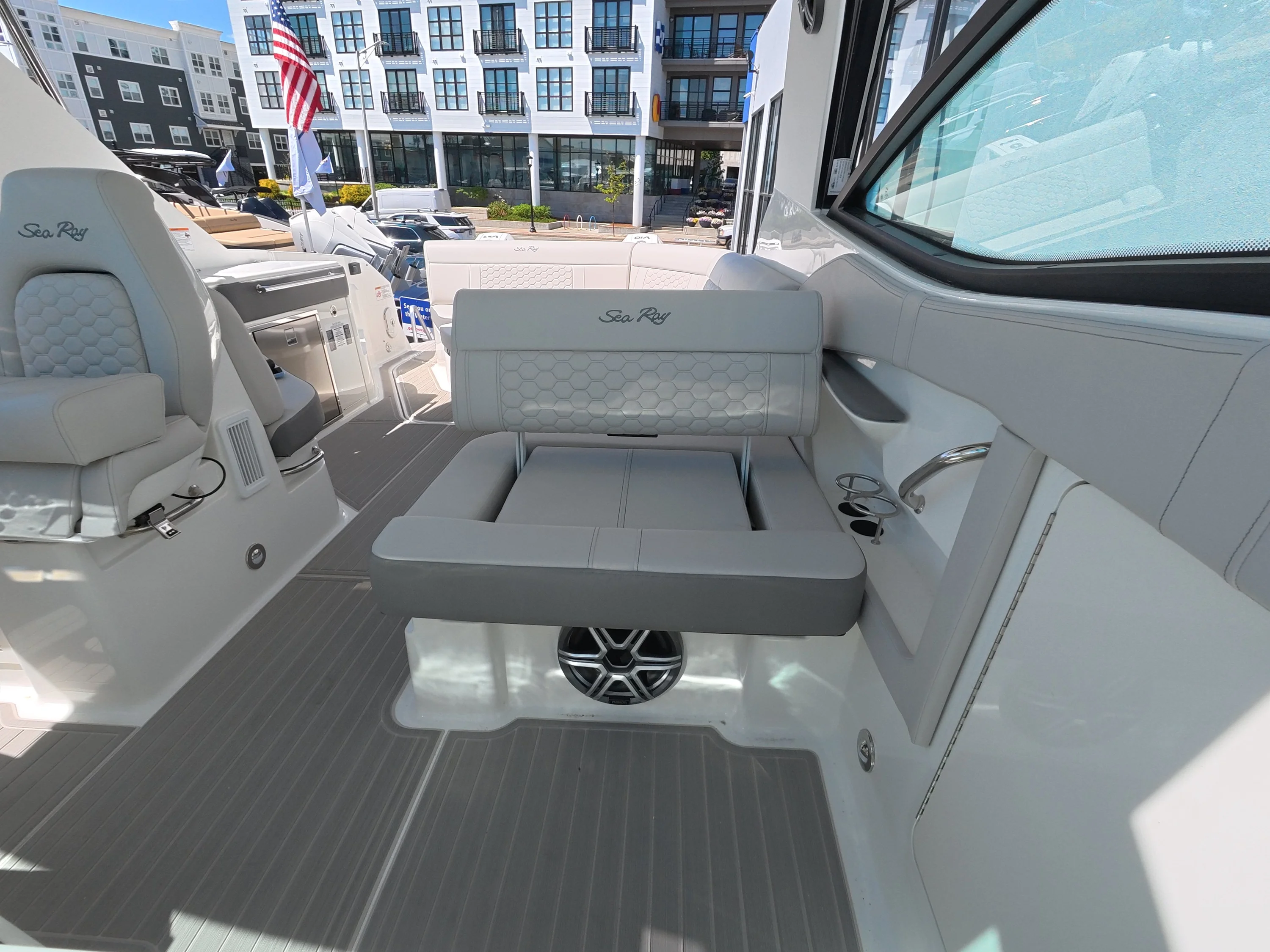 2026 Sea Ray Sundancer 320 Outboard Image Thumbnail #15