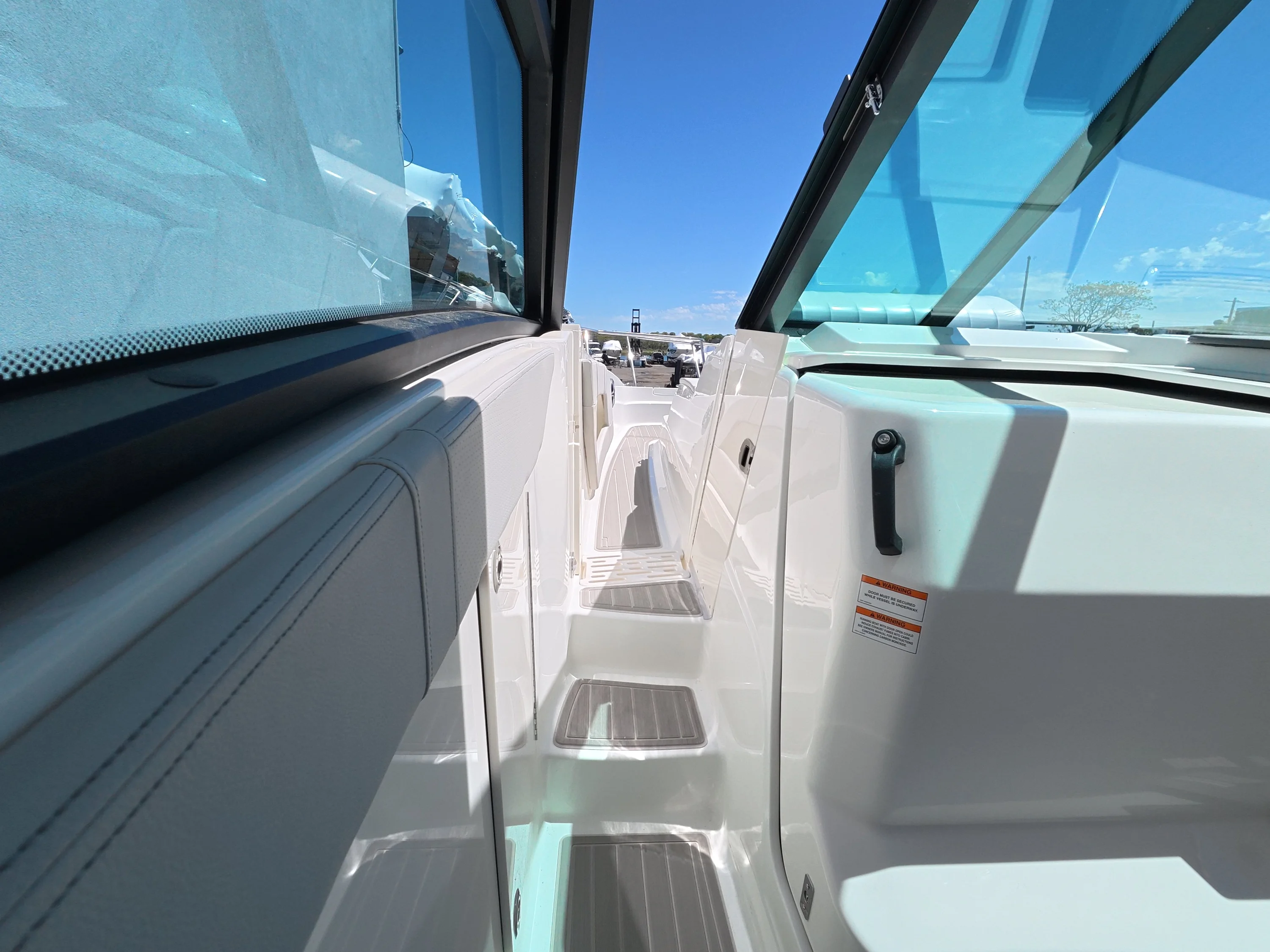 2026 Sea Ray Sundancer 320 Outboard Image Thumbnail #31