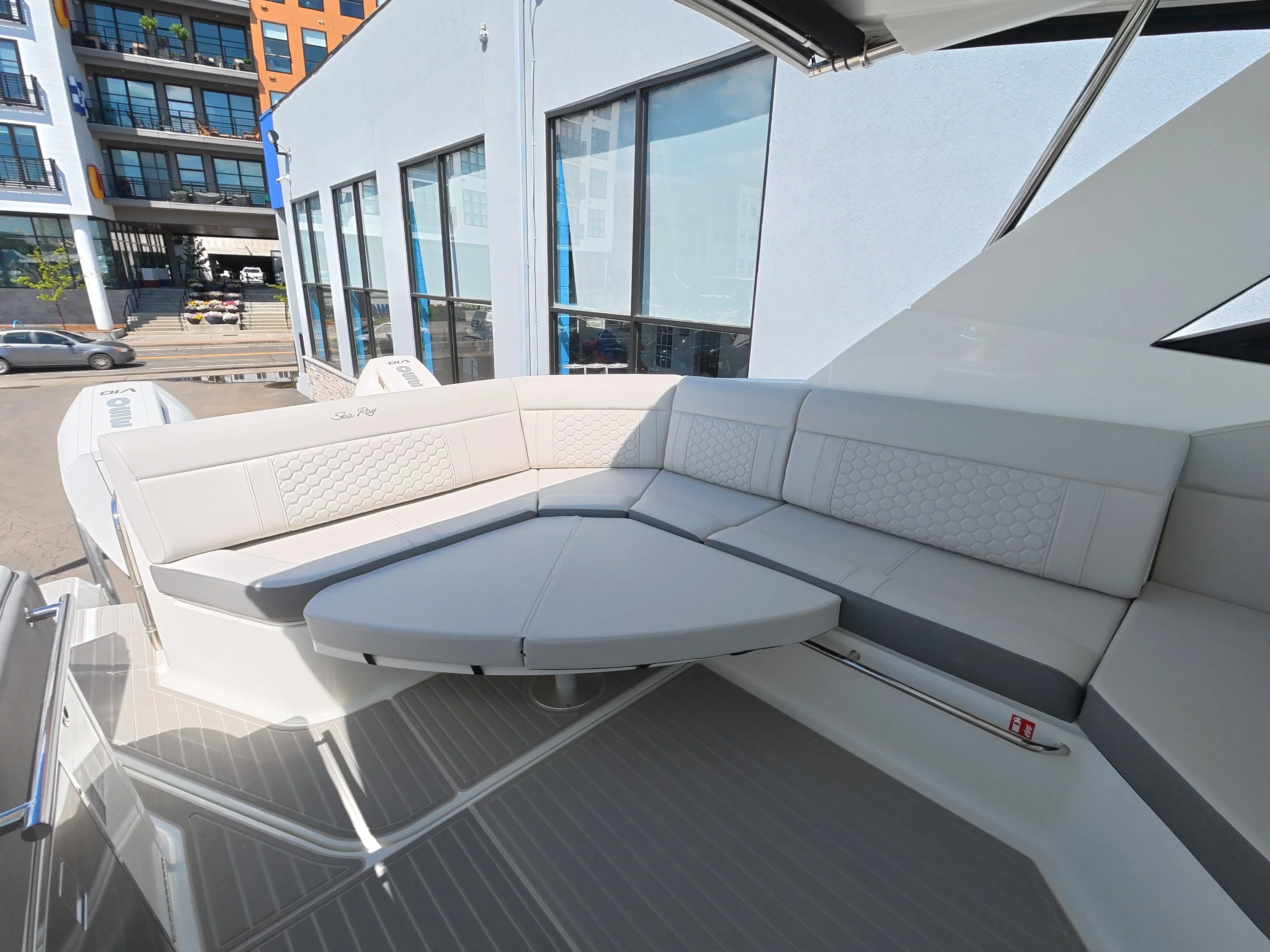 2026 Sea Ray Sundancer 320 Outboard Image Thumbnail #10