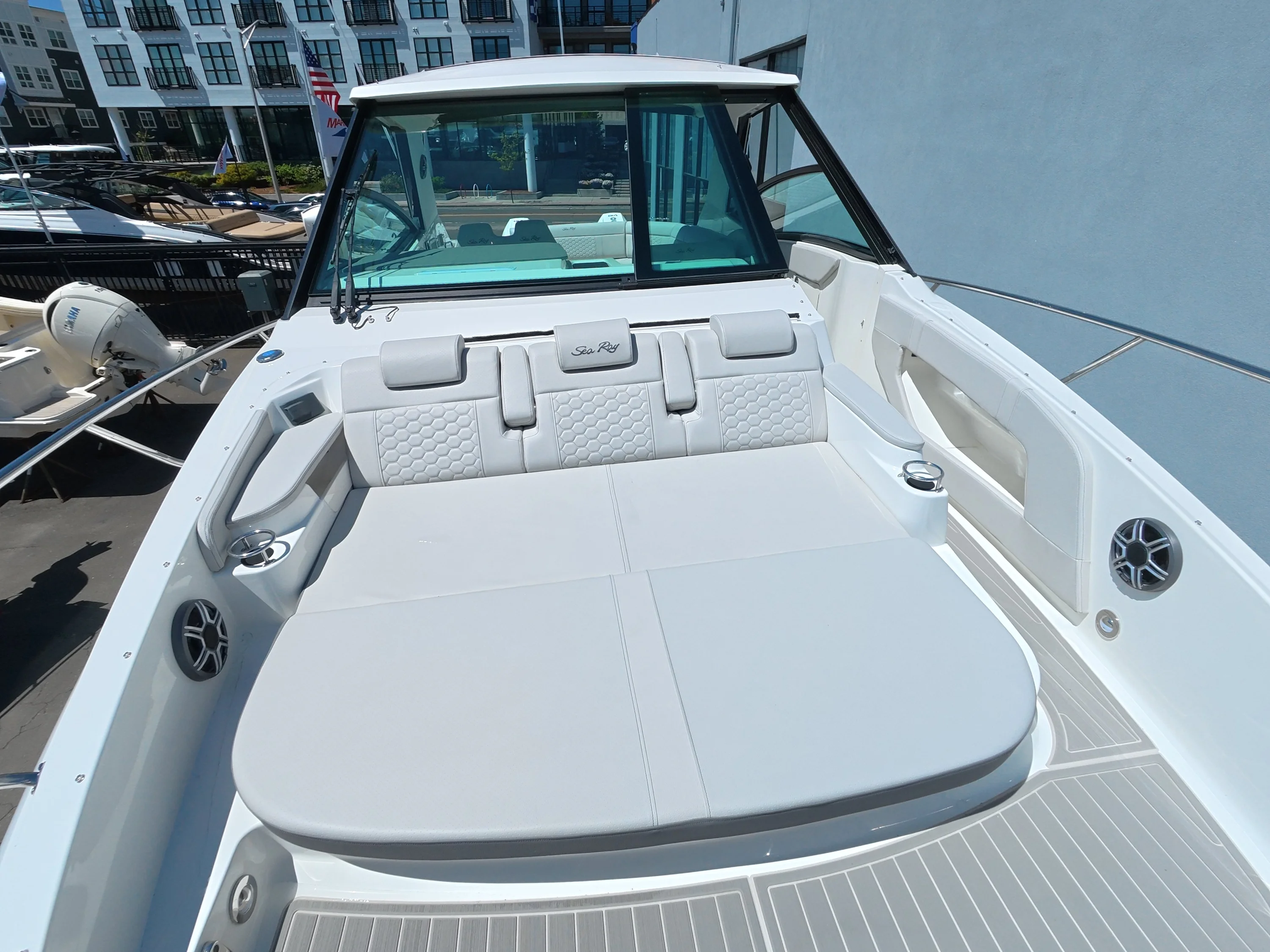 2026 Sea Ray Sundancer 320 Outboard Image Thumbnail #33