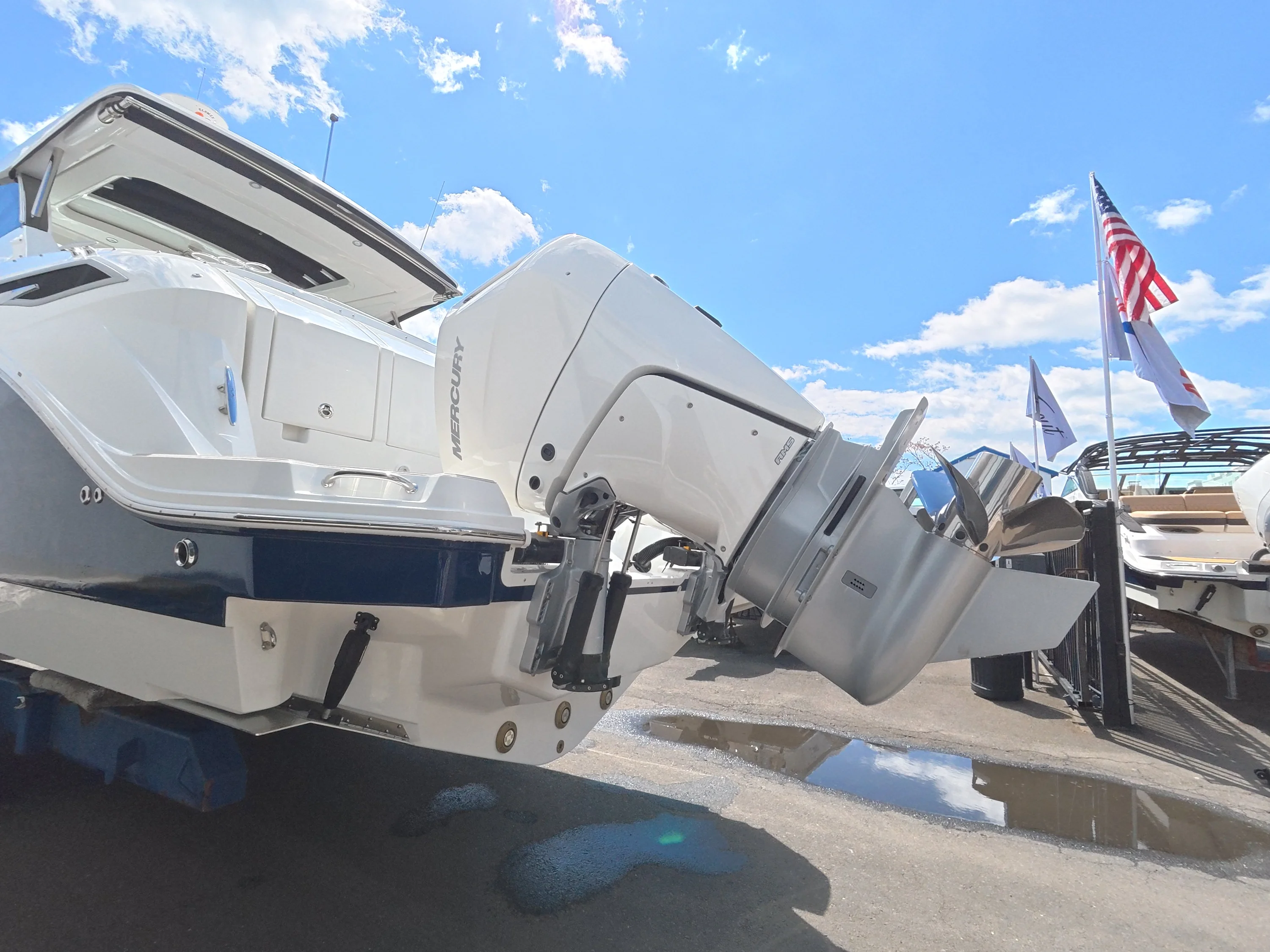 2026 Sea Ray Sundancer 320 Outboard Image Thumbnail #3