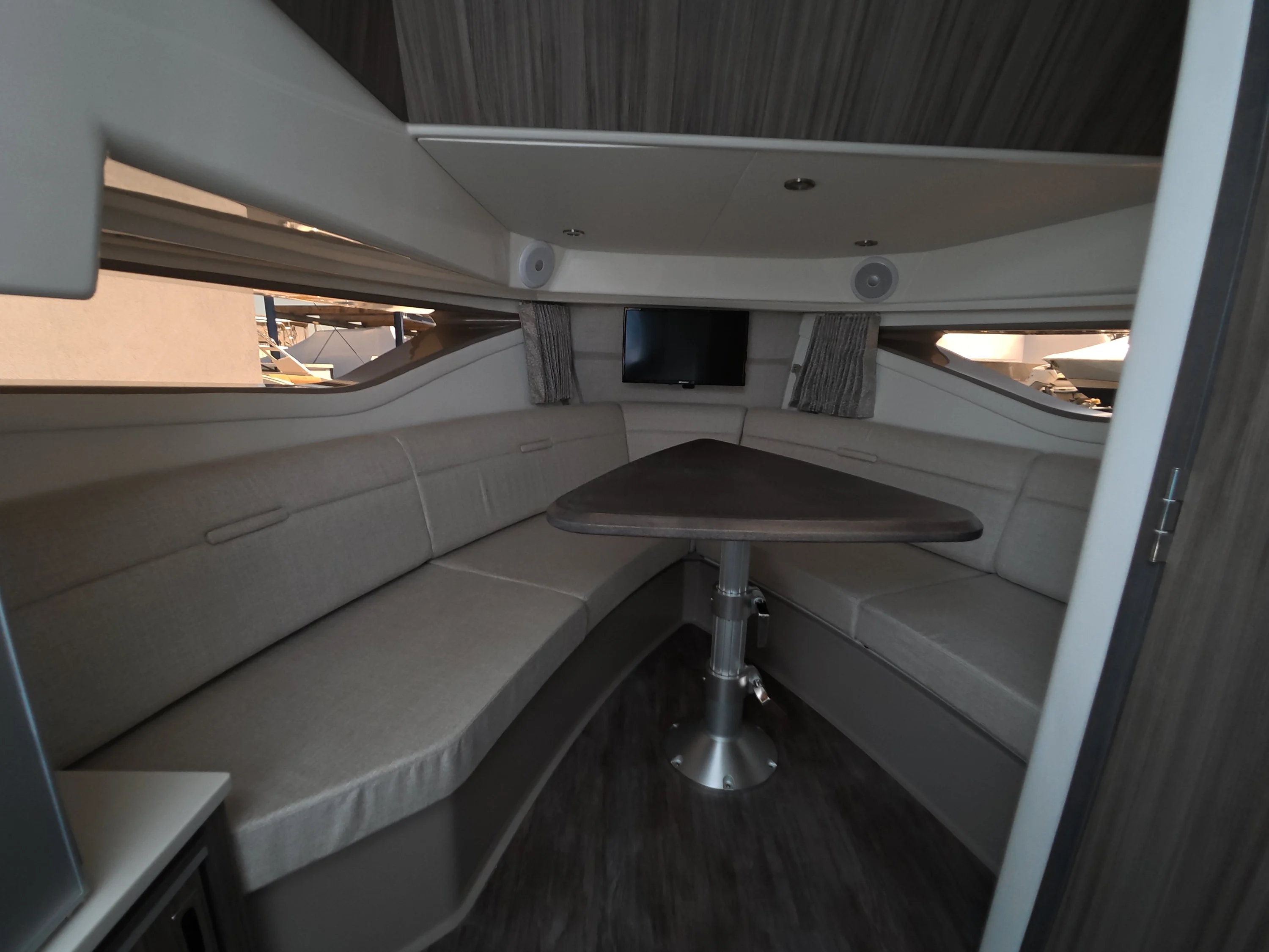2026 Sea Ray Sundancer 320 Outboard Image Thumbnail #27