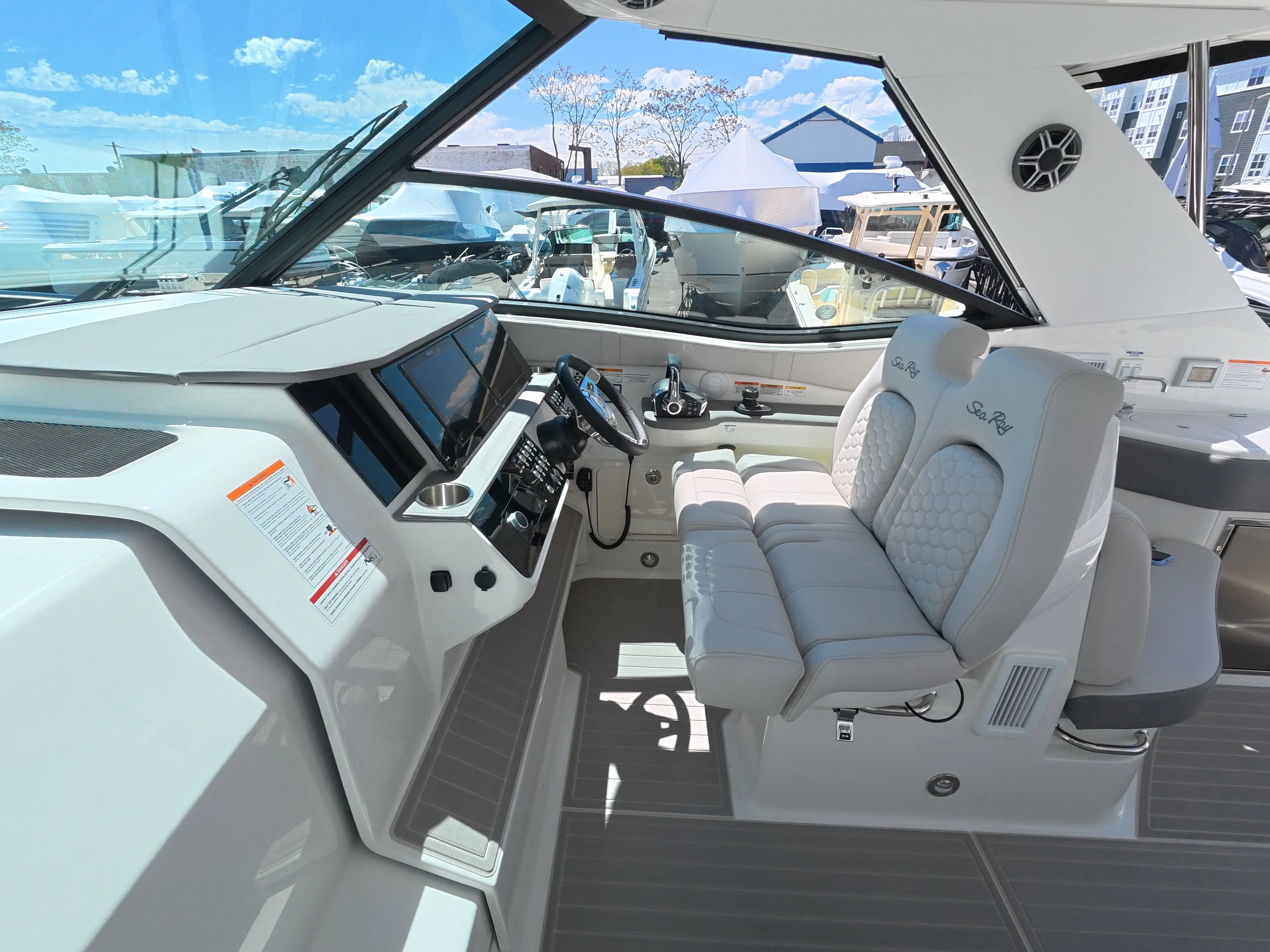 2026 Sea Ray Sundancer 320 Outboard Image Thumbnail #21