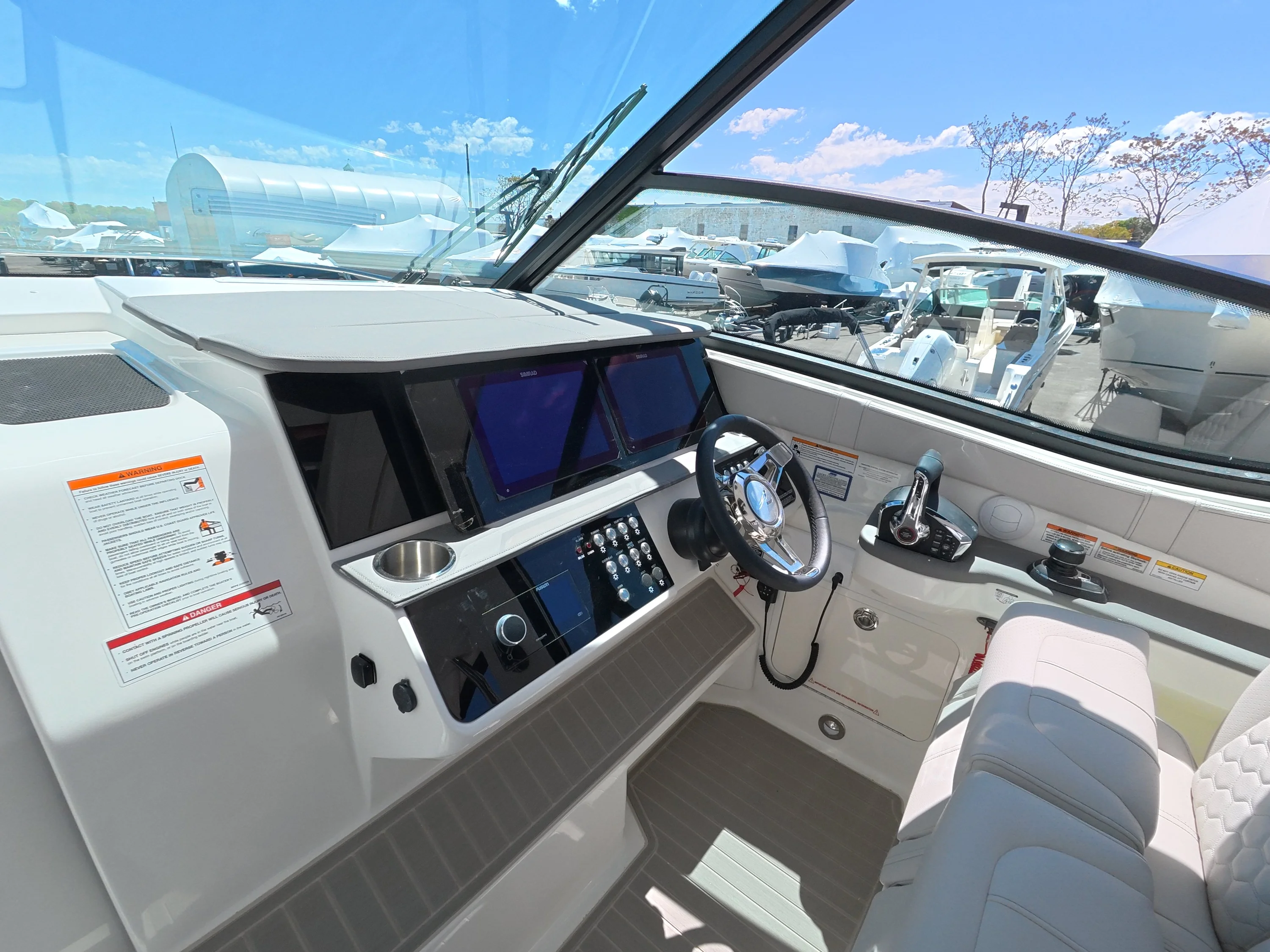 2026 Sea Ray Sundancer 320 Outboard Image Thumbnail #18