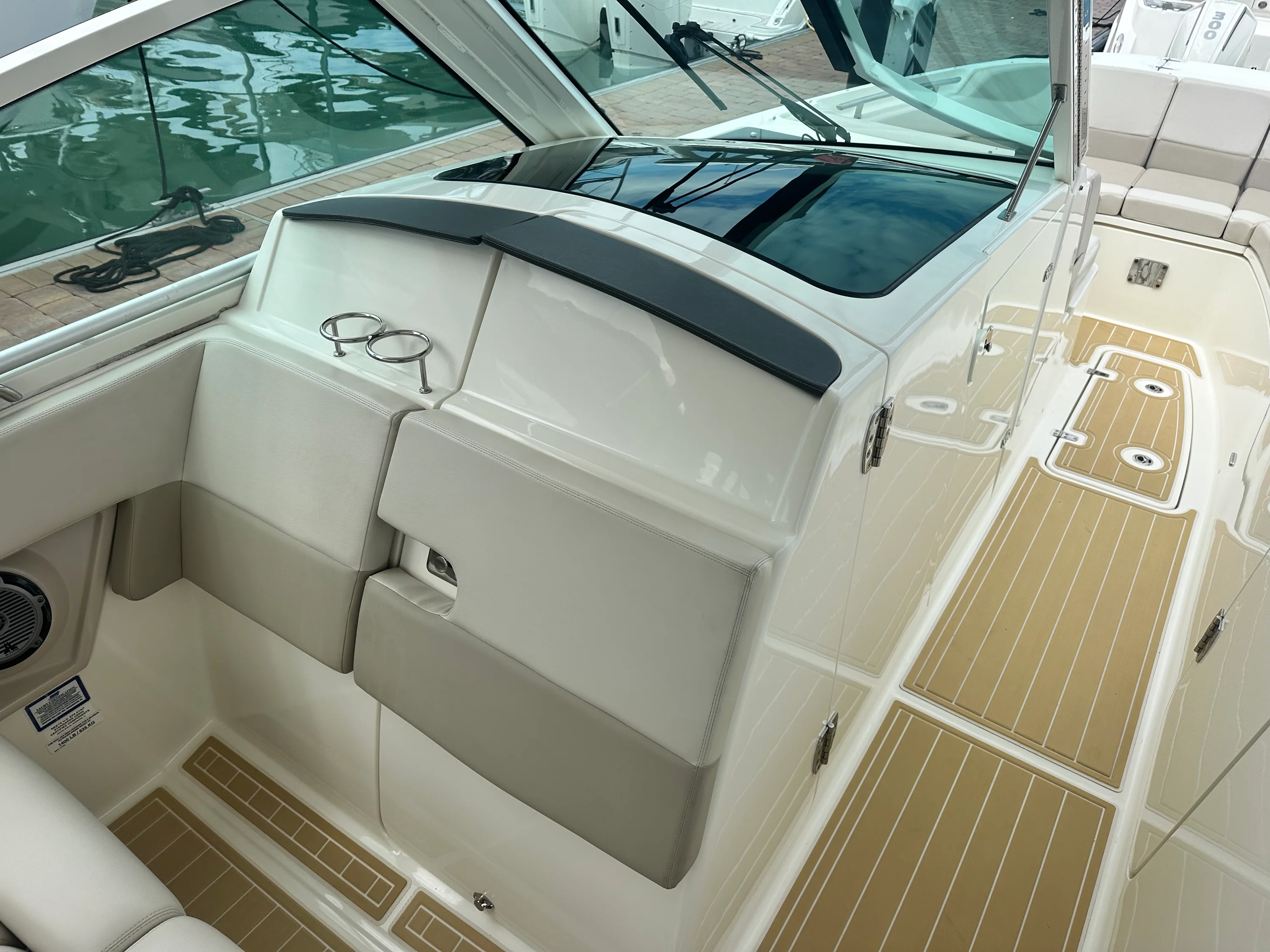 2017 Boston Whaler 320 VANTAGE Image Thumbnail #18