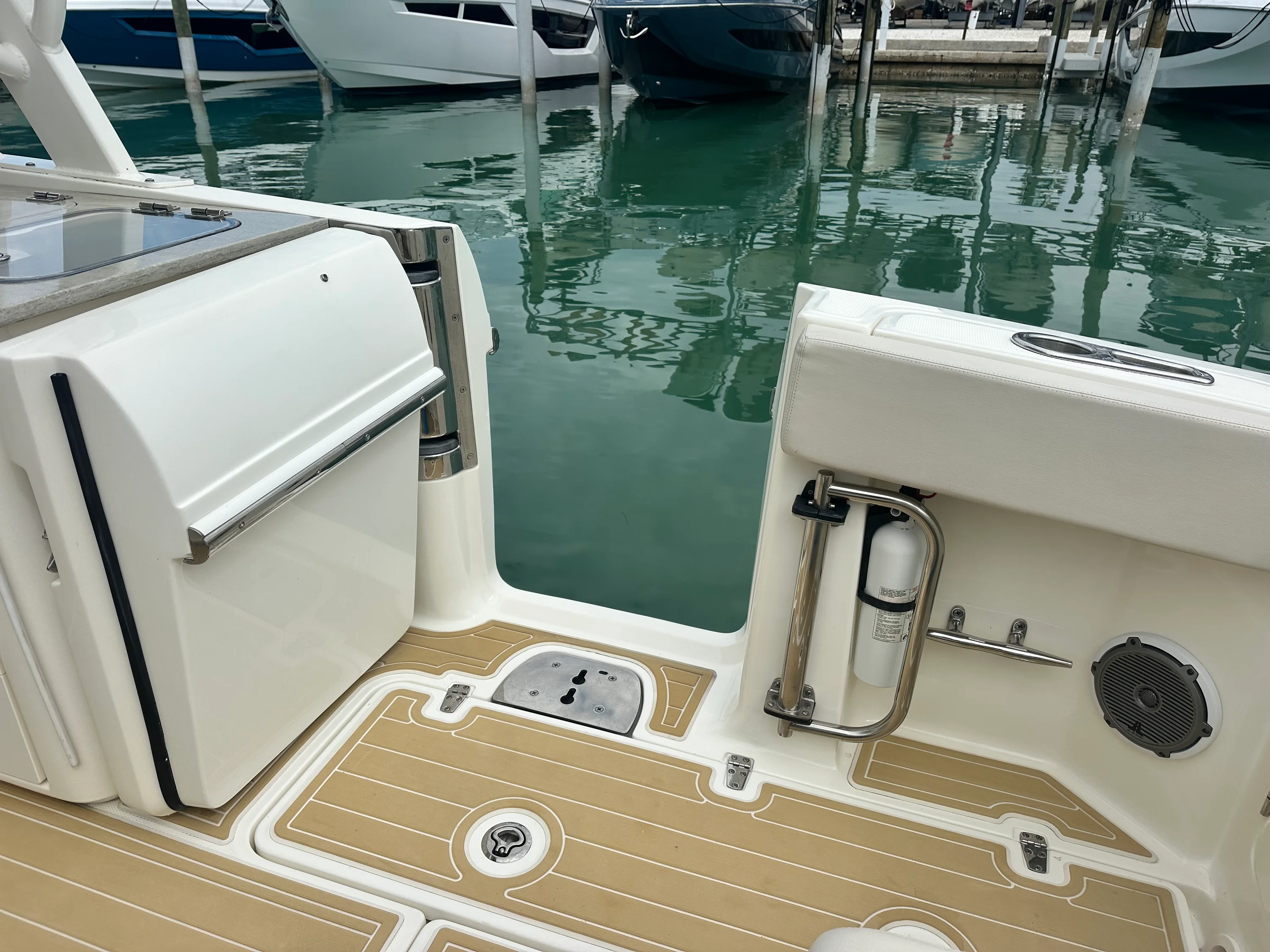 2017 Boston Whaler 320 VANTAGE Image Thumbnail #12