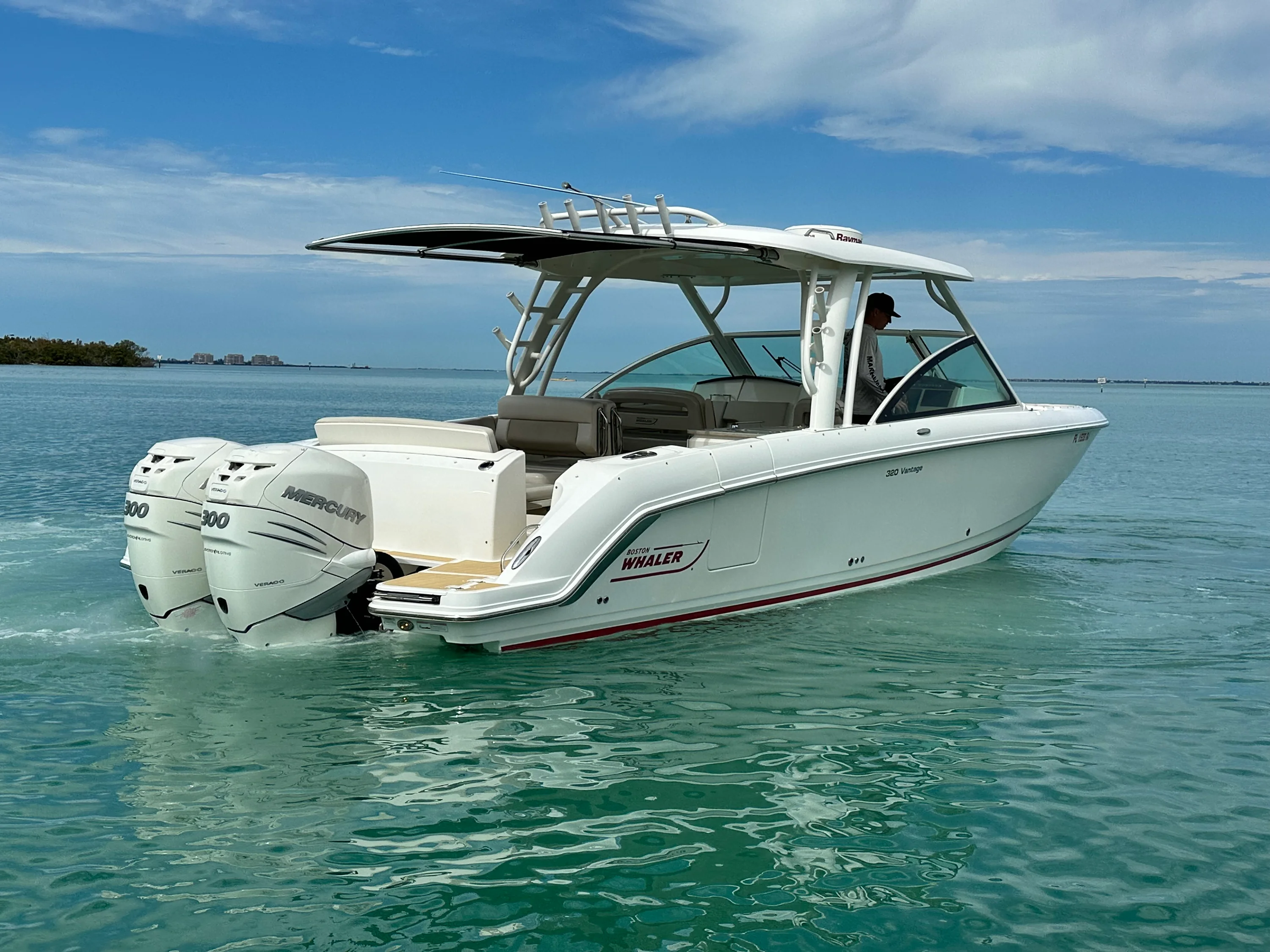 2017 Boston Whaler 320 VANTAGE Image Thumbnail #3