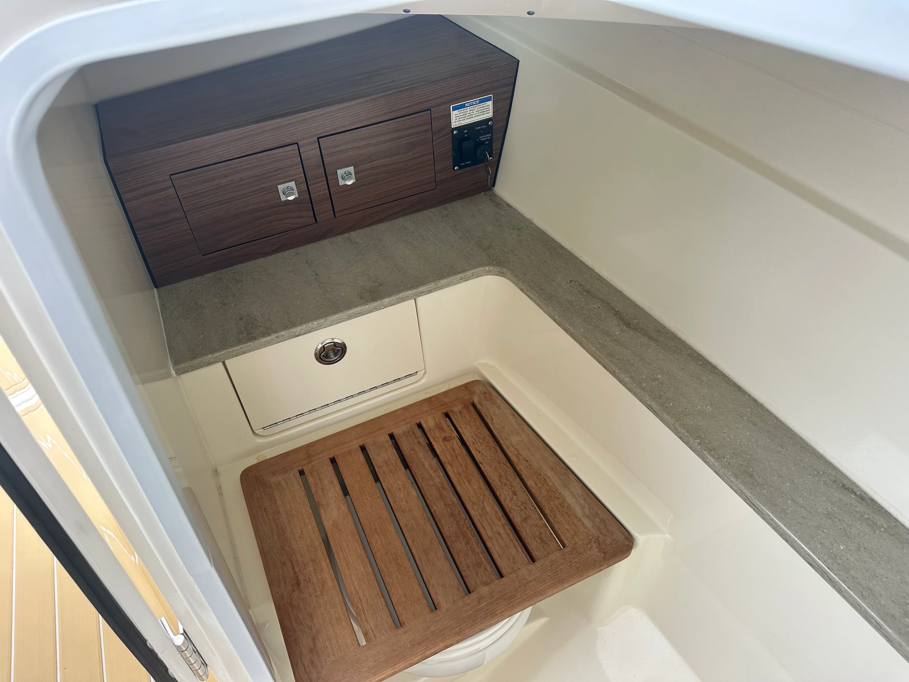 2017 Boston Whaler 320 VANTAGE Image Thumbnail #23