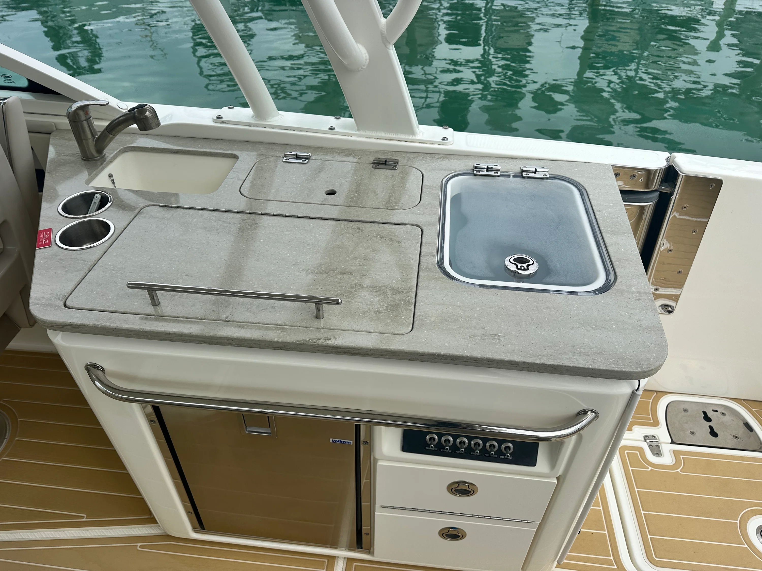 2017 Boston Whaler 320 VANTAGE Image Thumbnail #13