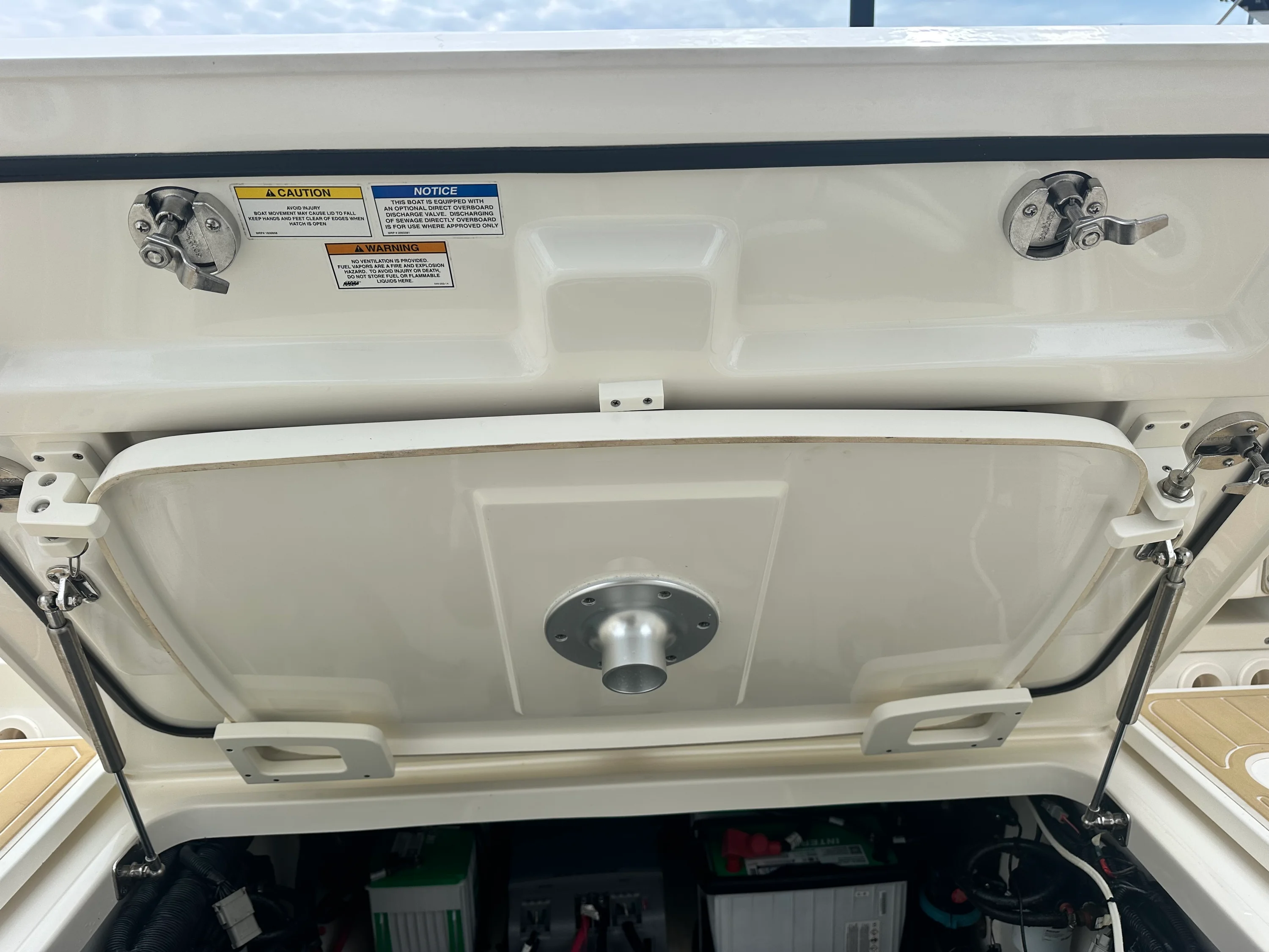 2017 Boston Whaler 320 VANTAGE Image Thumbnail #9