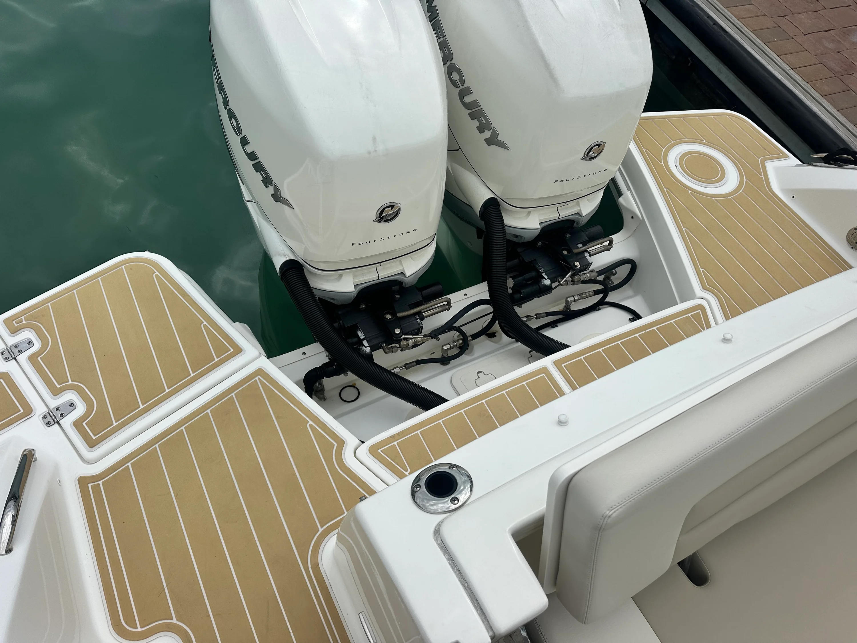 2017 Boston Whaler 320 VANTAGE Image Thumbnail #5