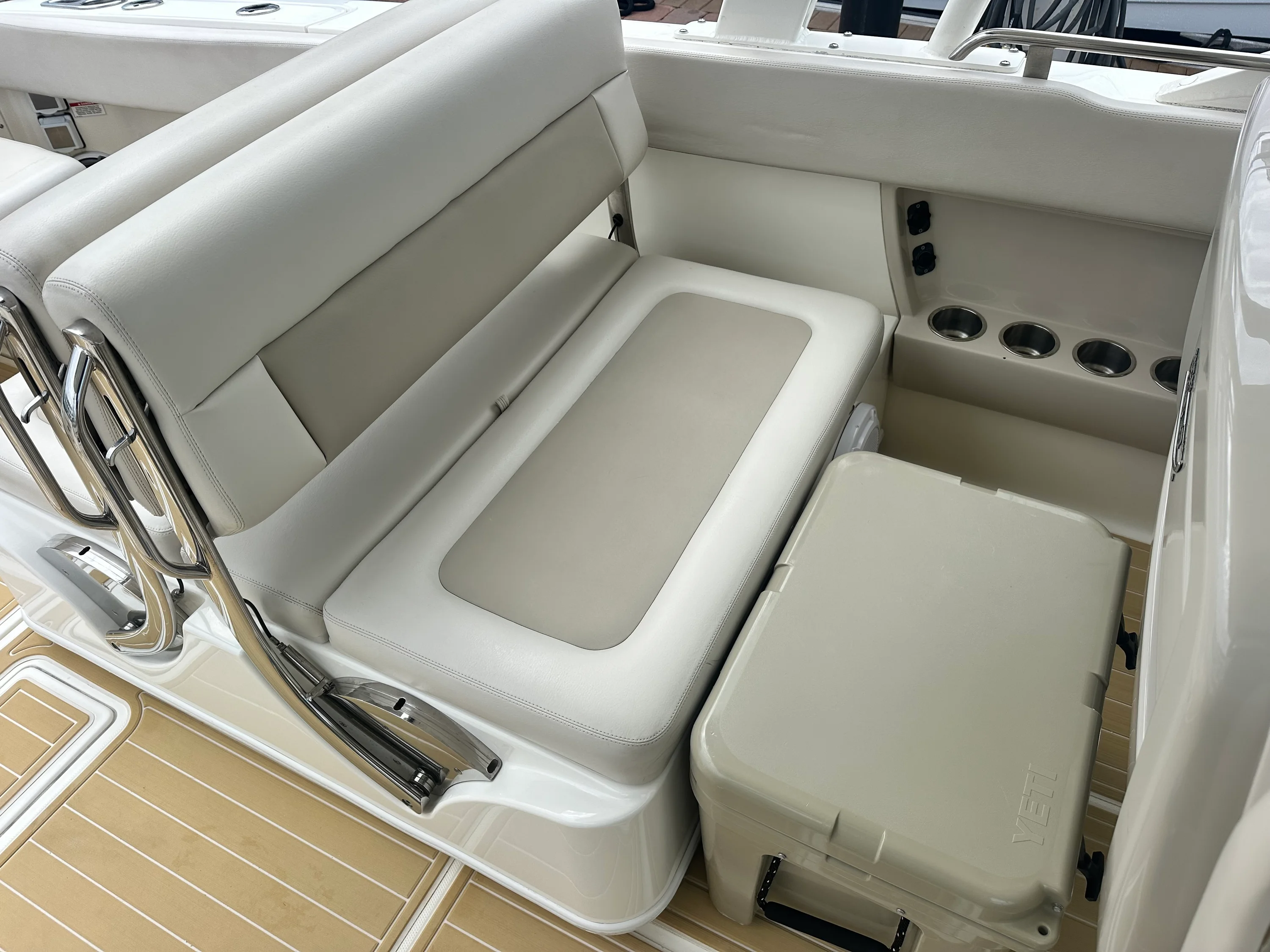 2017 Boston Whaler 320 VANTAGE Image Thumbnail #16