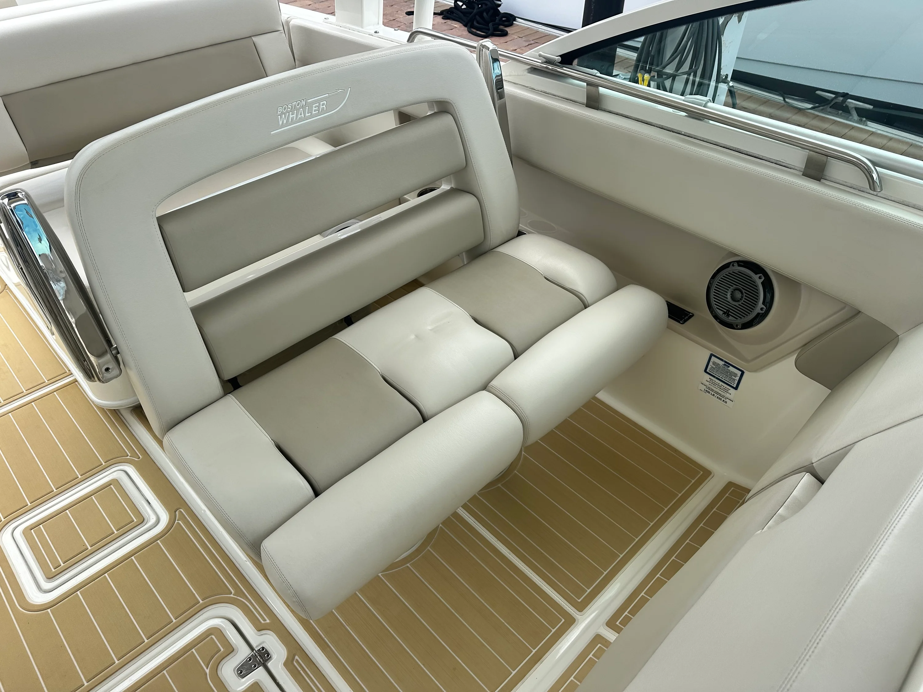 2017 Boston Whaler 320 VANTAGE Image Thumbnail #17