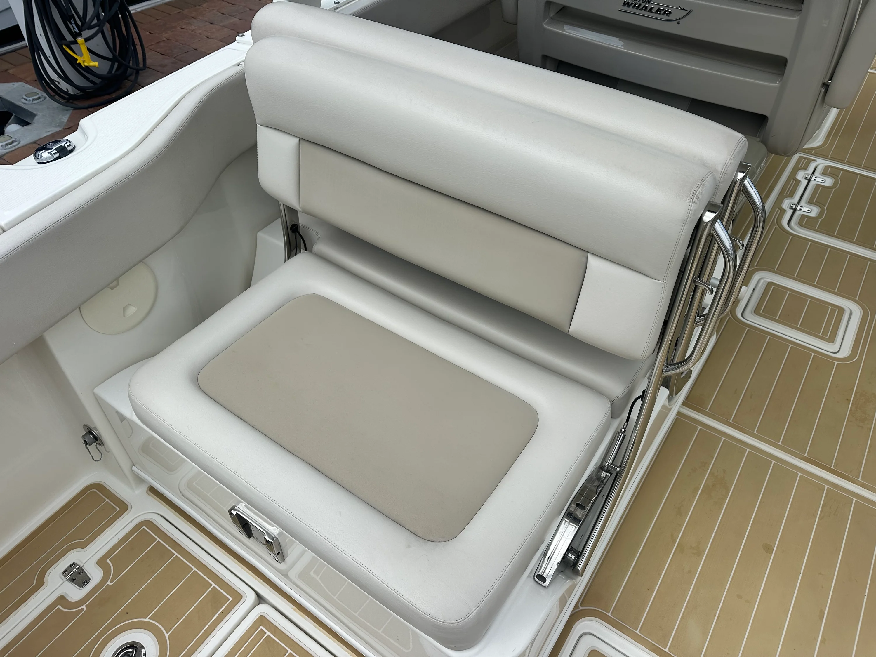 2017 Boston Whaler 320 VANTAGE Image Thumbnail #15