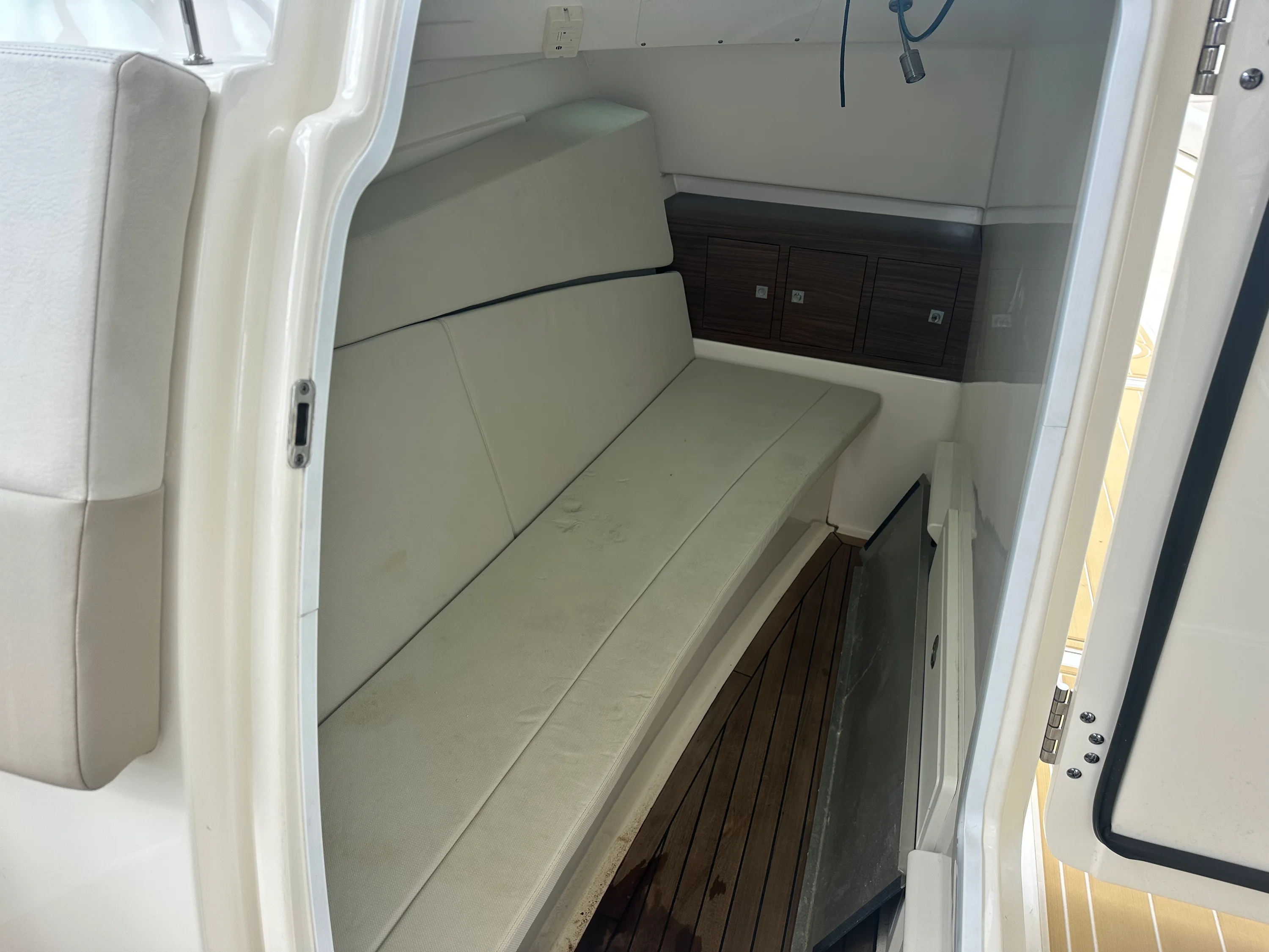 2017 Boston Whaler 320 VANTAGE Image Thumbnail #19