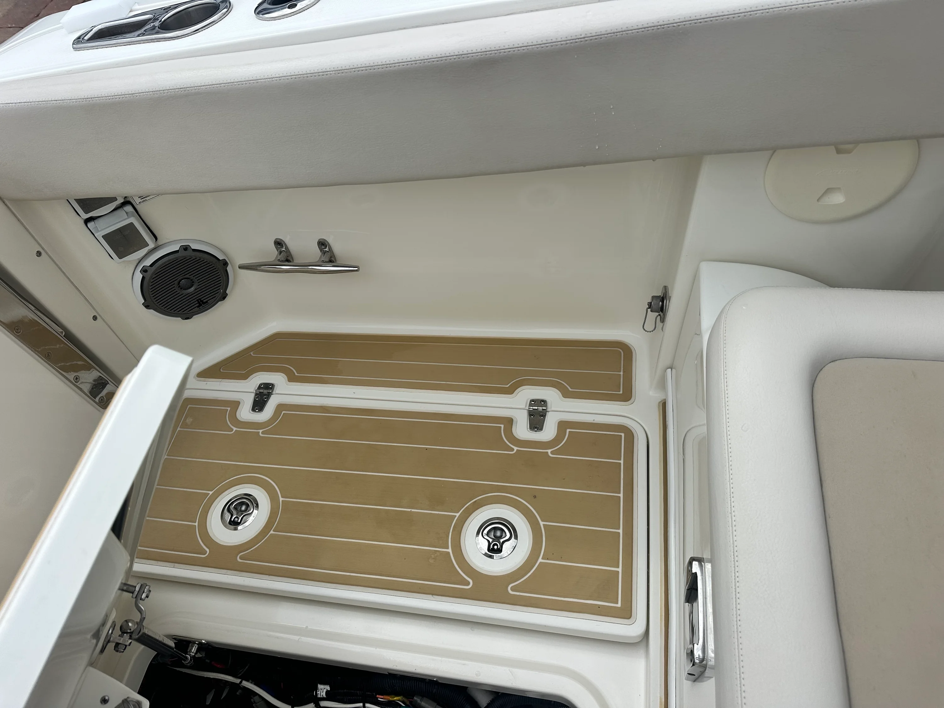 2017 Boston Whaler 320 VANTAGE Image Thumbnail #8