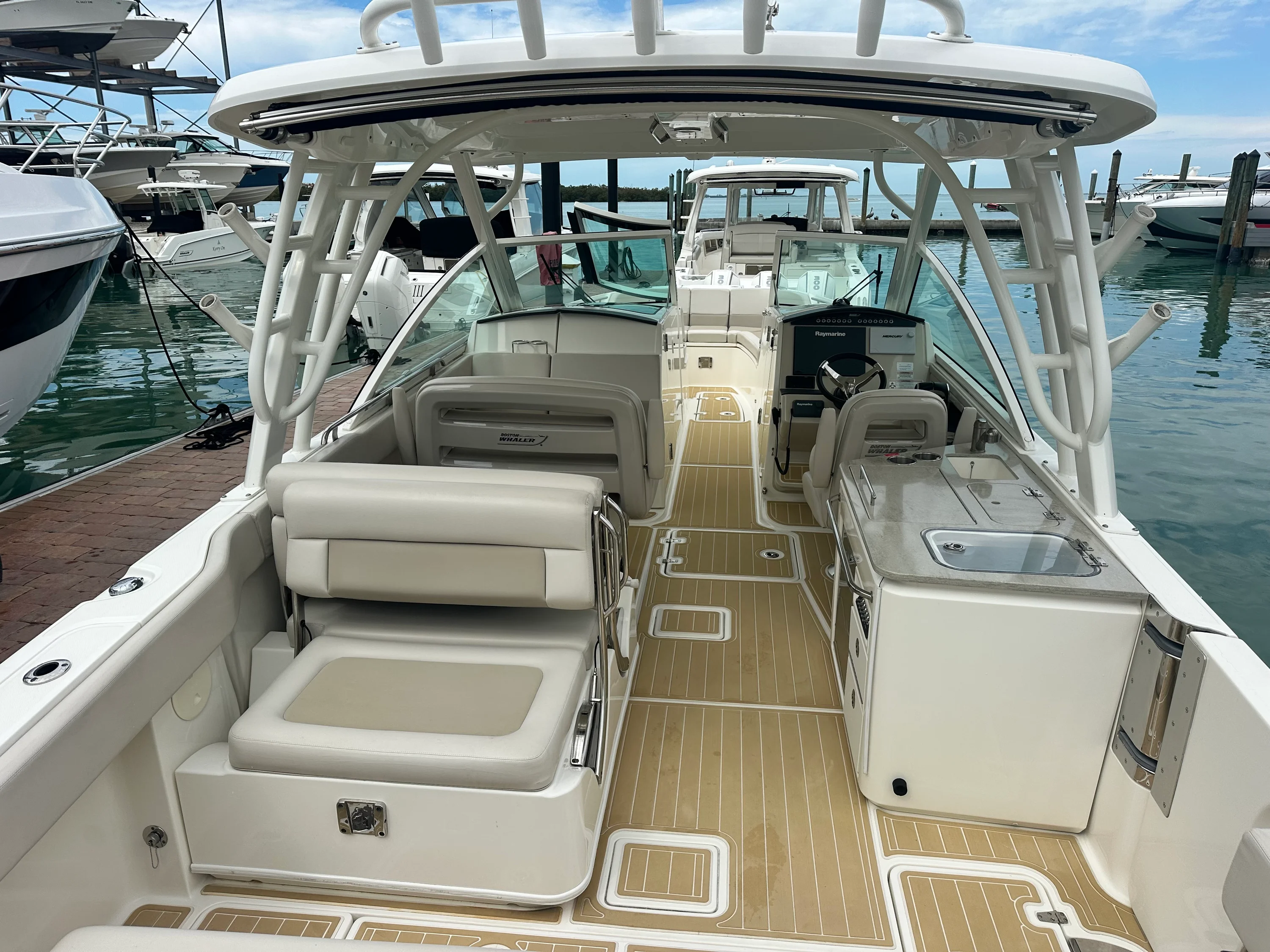 2017 Boston Whaler 320 VANTAGE Image Thumbnail #6