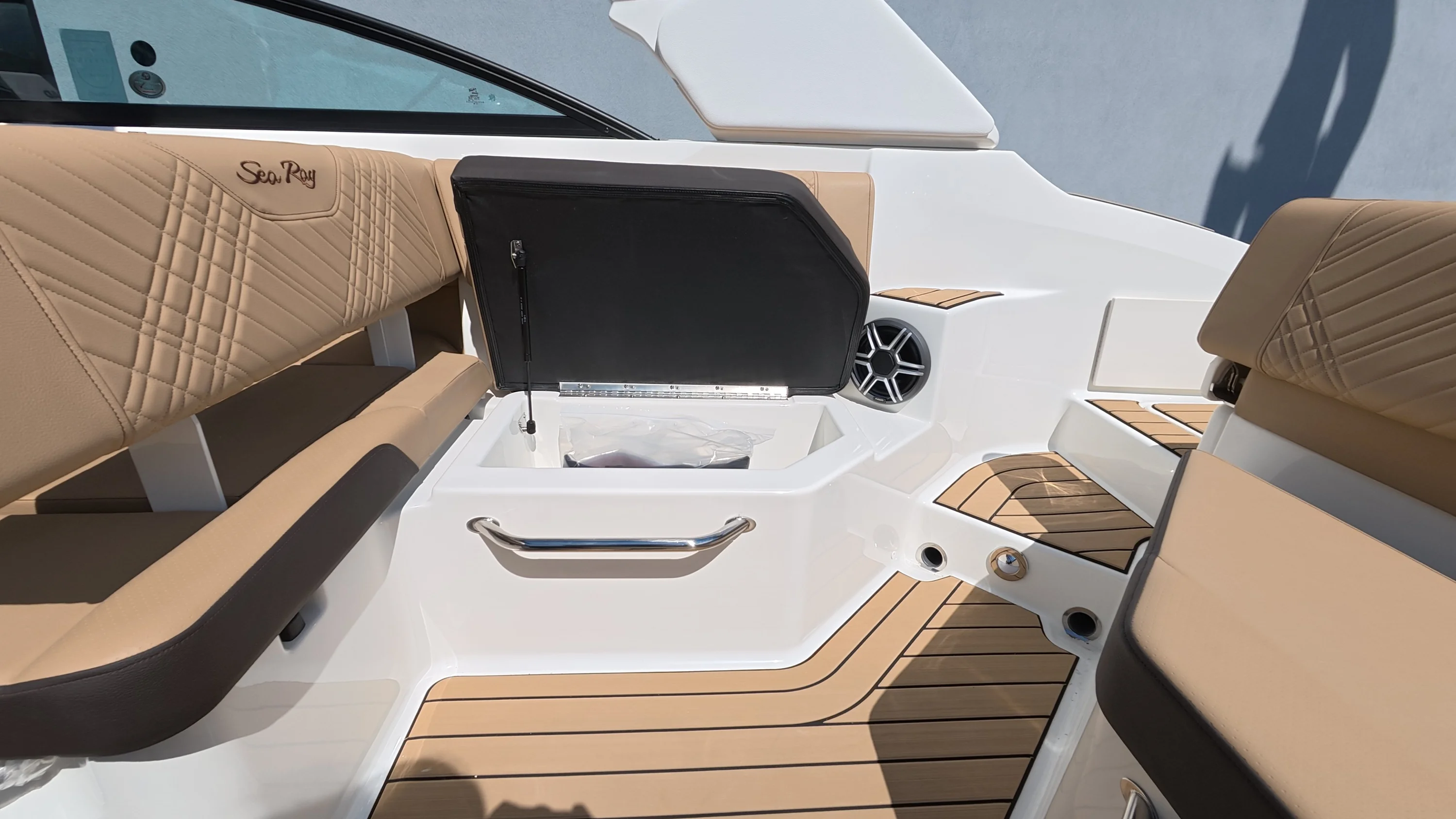 2026 Sea Ray SDX 250 Outboard Image Thumbnail #21
