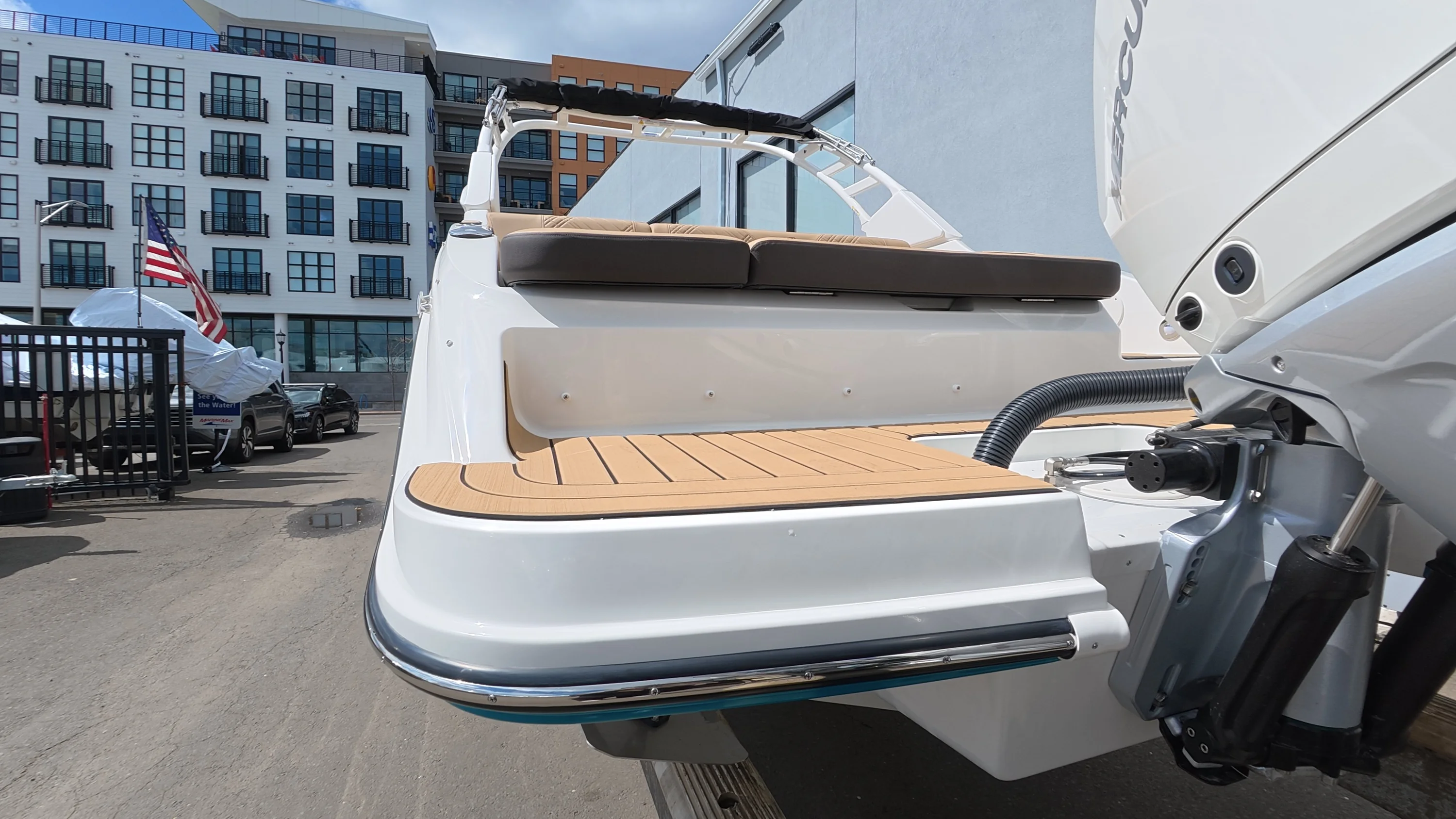 2026 Sea Ray SDX 250 Outboard Image Thumbnail #8