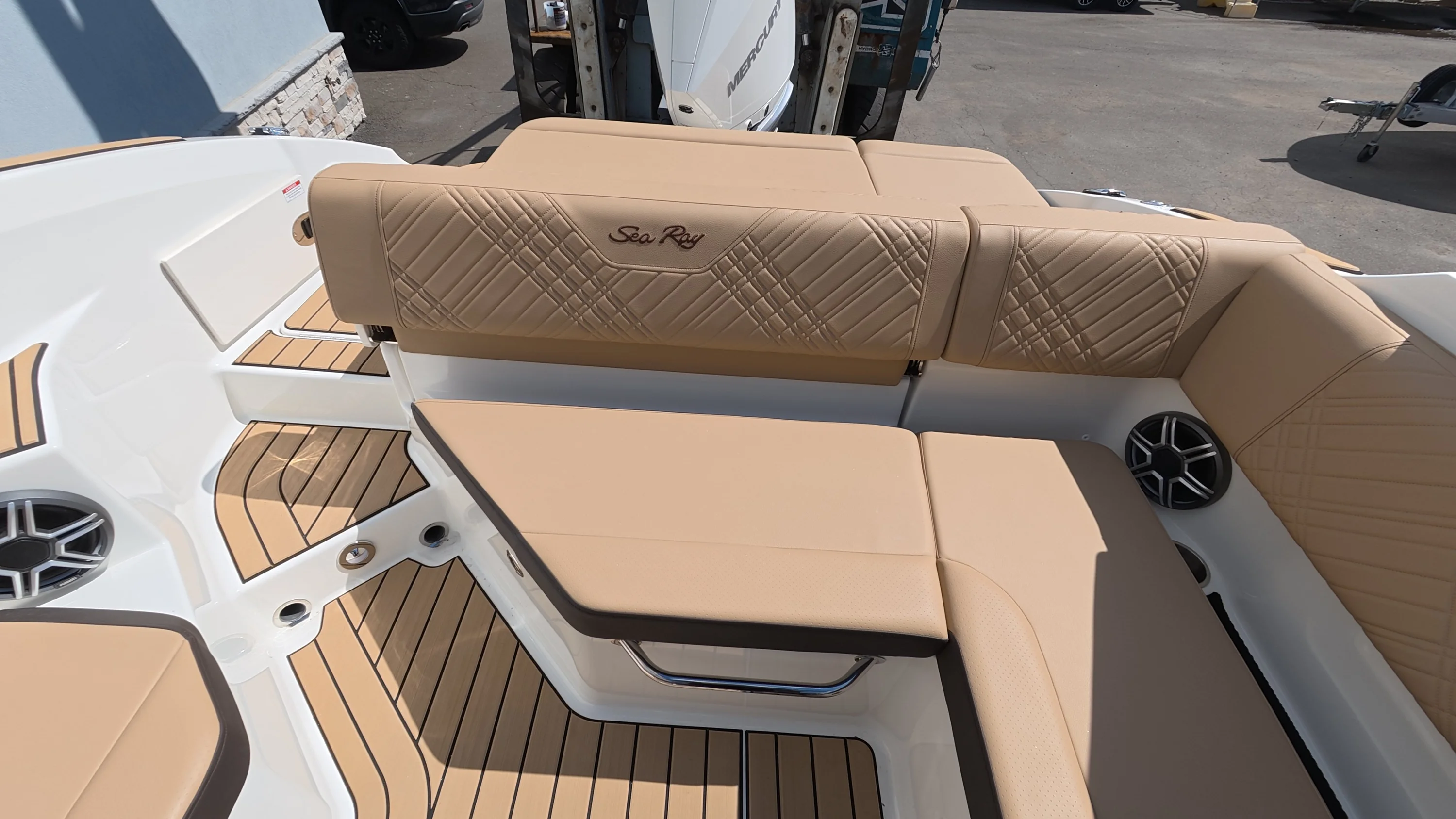 2026 Sea Ray SDX 250 Outboard Image Thumbnail #17