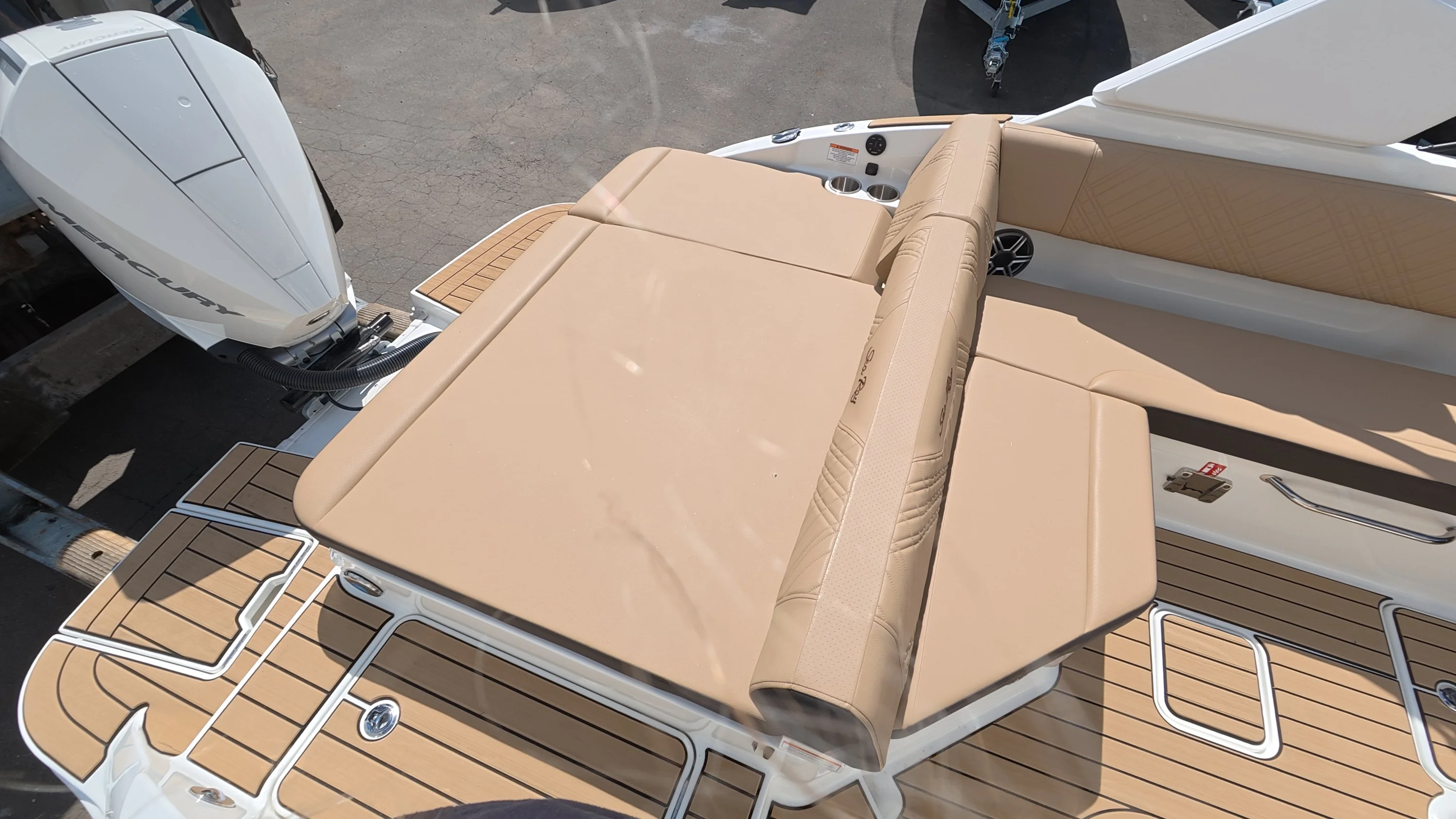 2026 Sea Ray SDX 250 Outboard Image Thumbnail #12