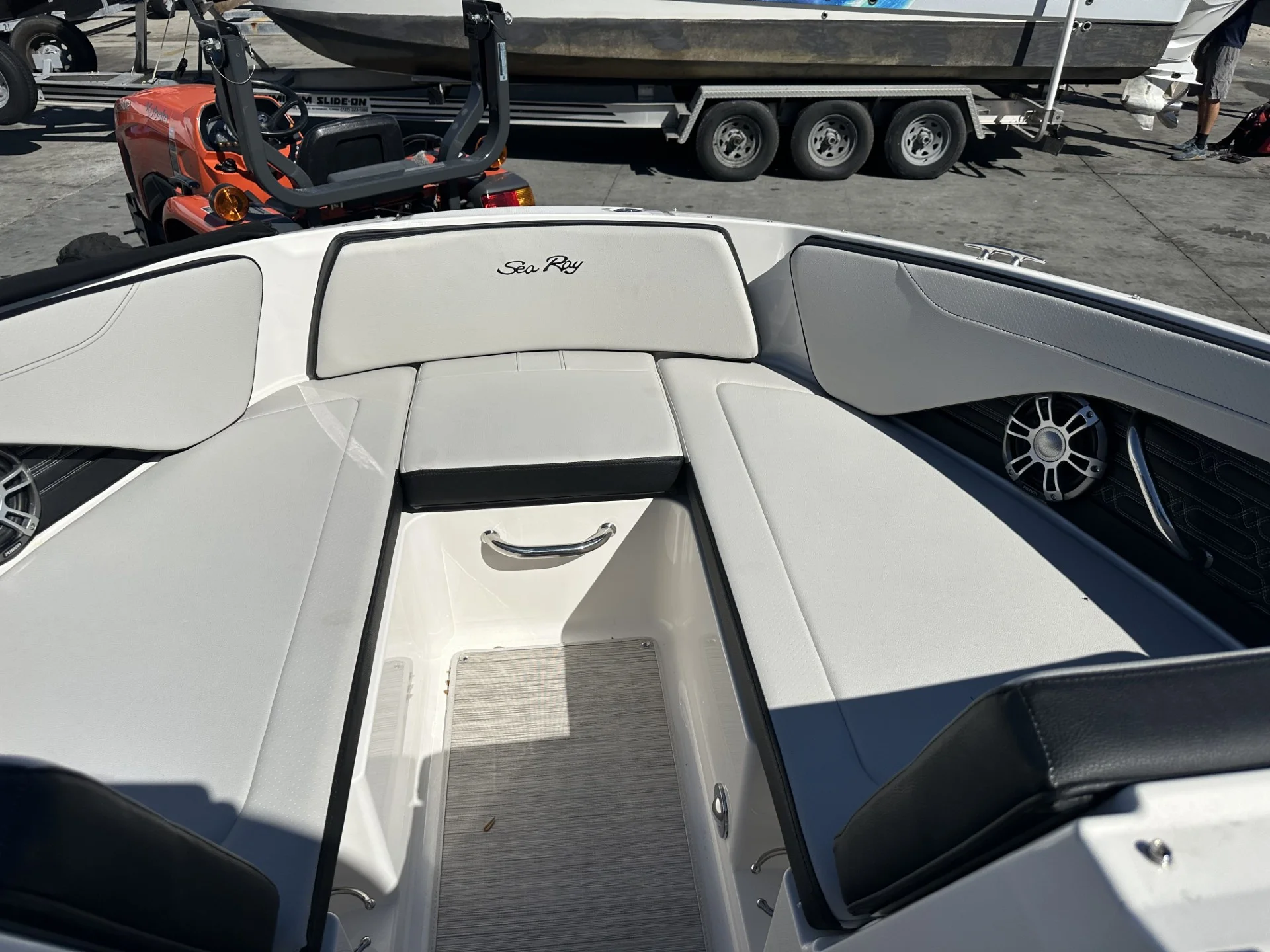 2024 Sea Ray 210 SPX Outboard Image Thumbnail #9