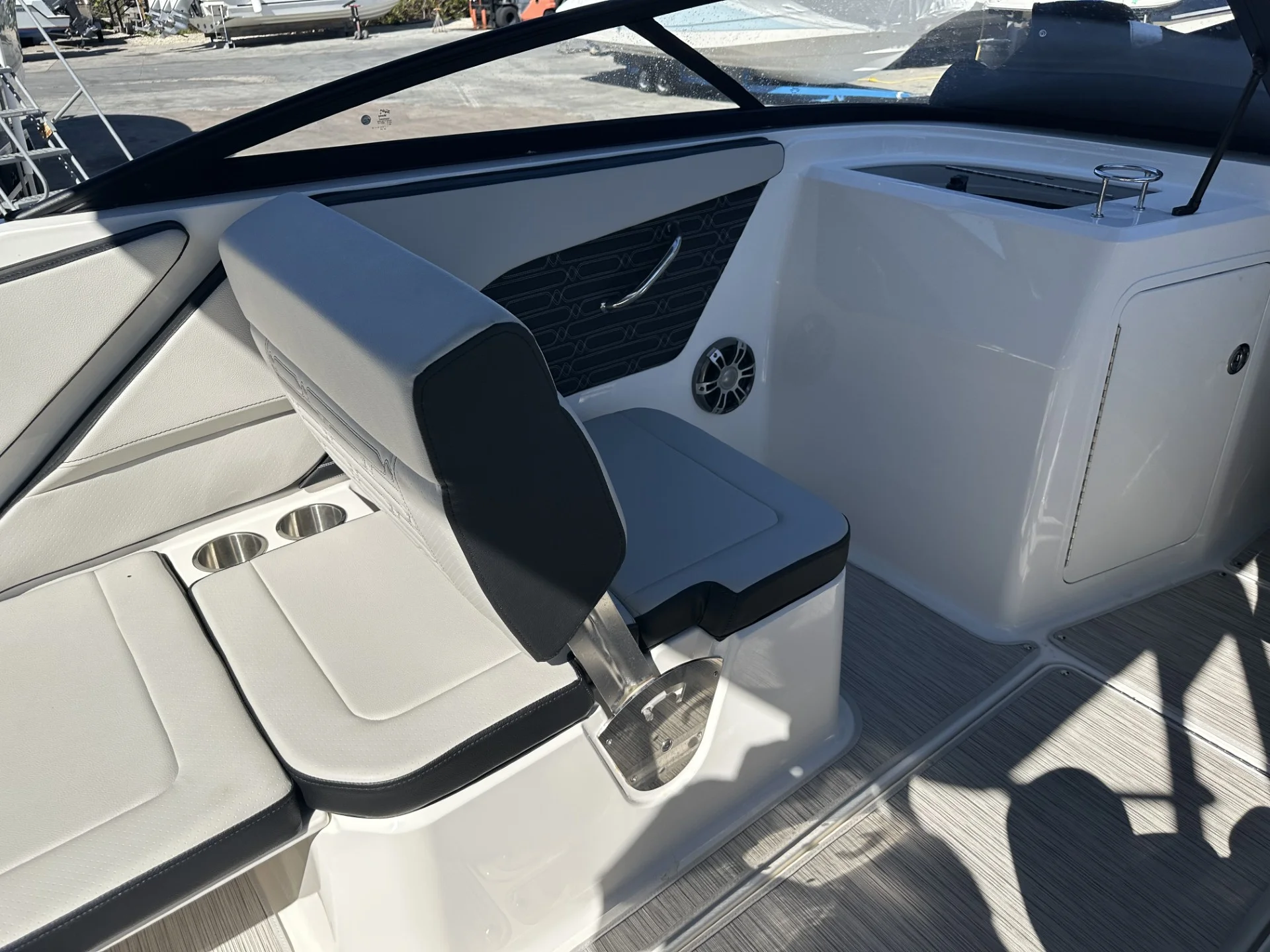 2024 Sea Ray 210 SPX Outboard Image Thumbnail #13