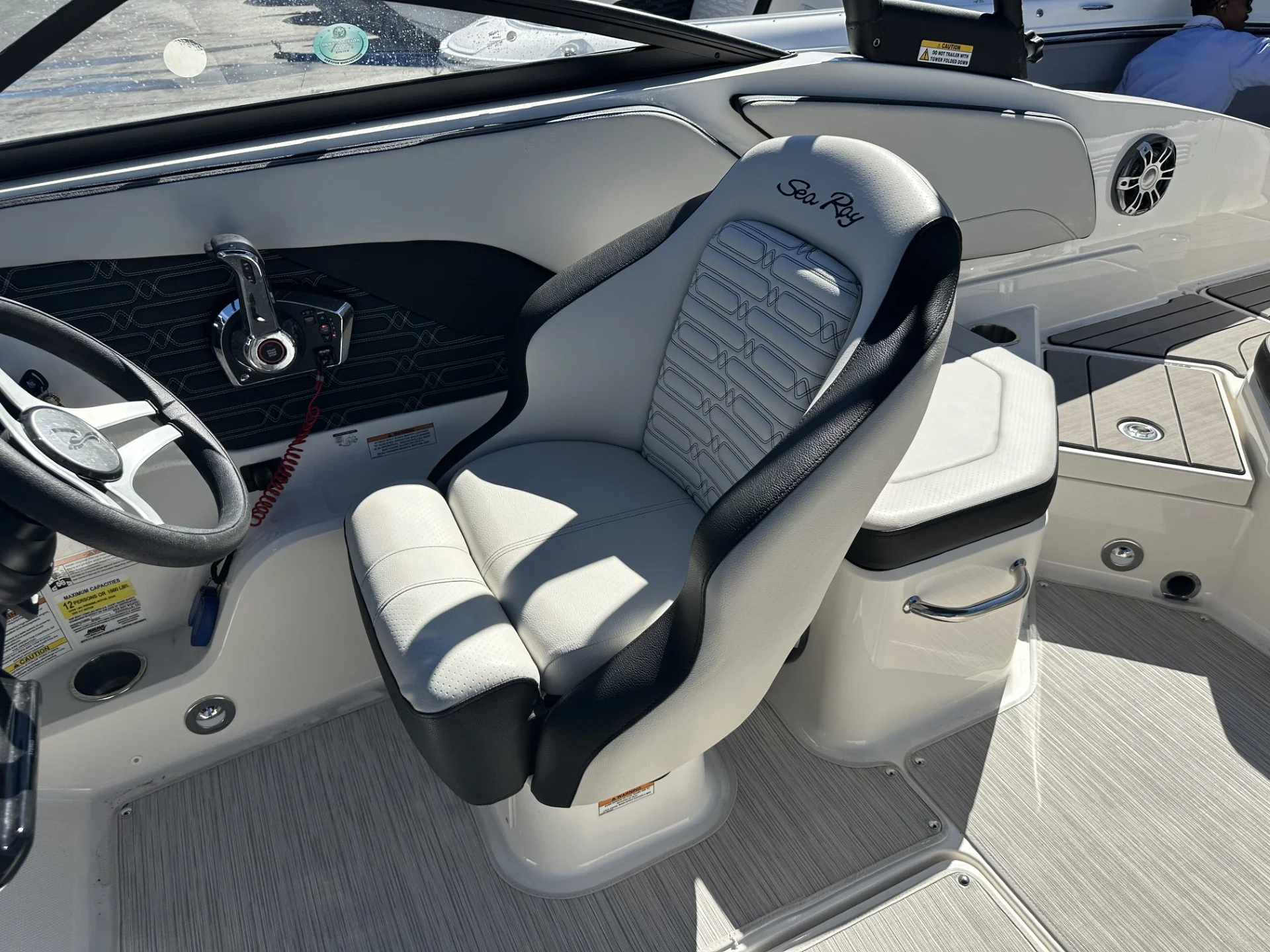 2024 Sea Ray 210 SPX Outboard Image Thumbnail #5