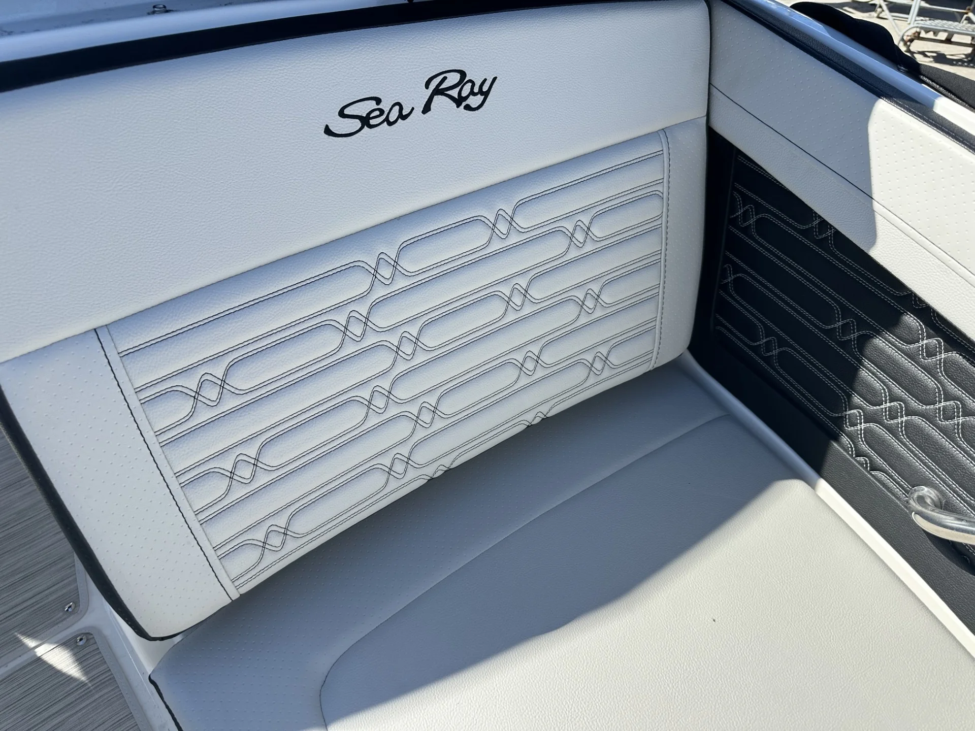 2024 Sea Ray 210 SPX Outboard Image Thumbnail #10
